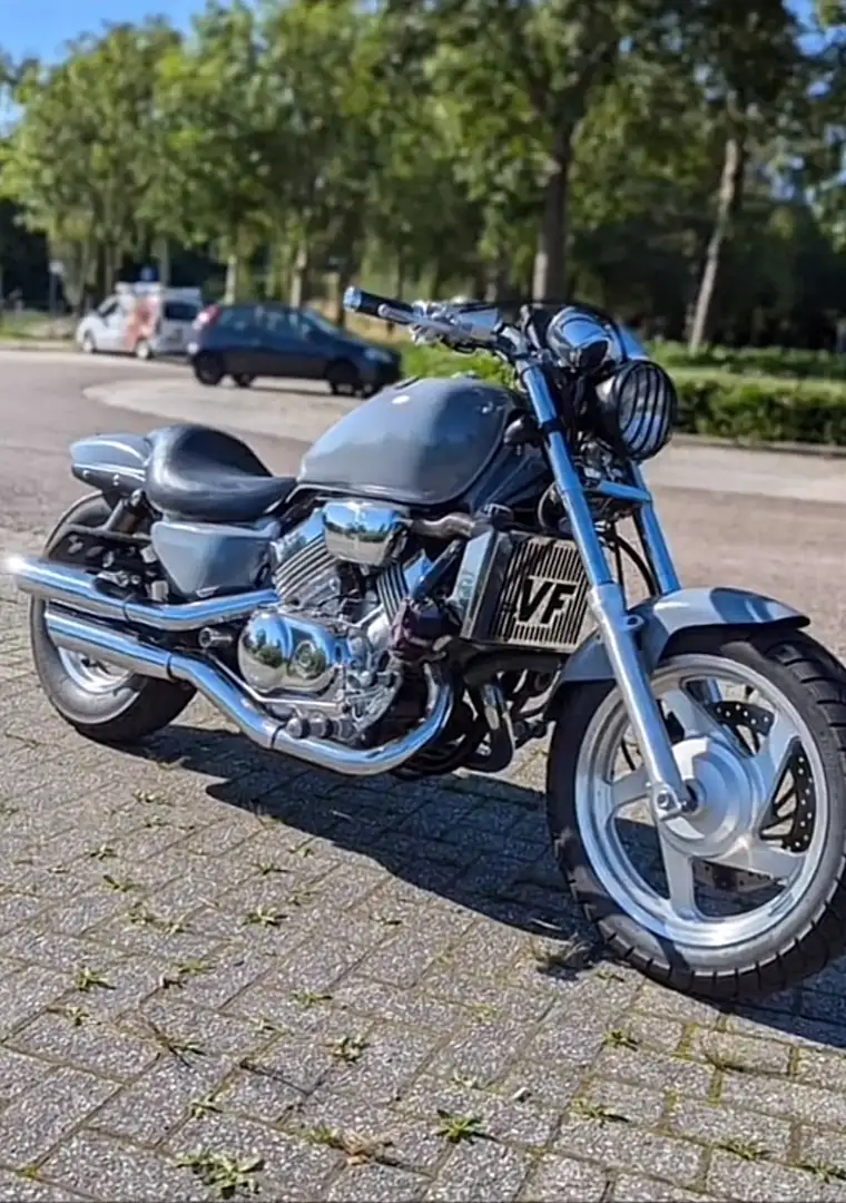 Honda VF 750 Grijs - 1