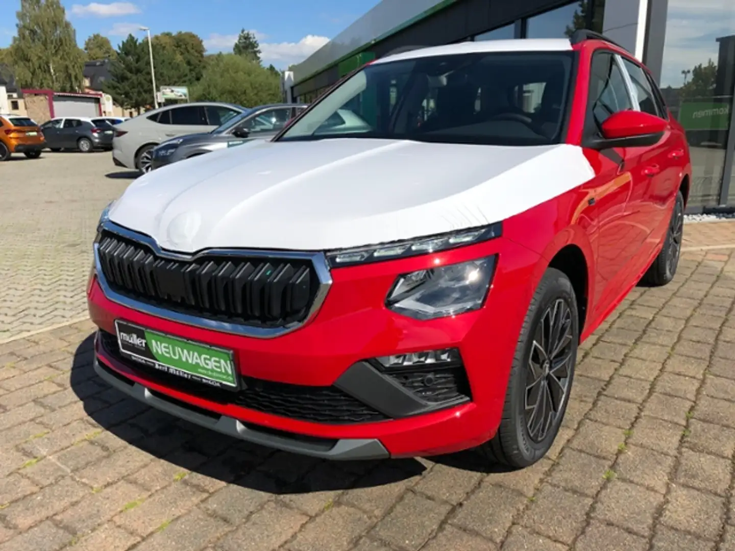 Skoda Kamiq Tour AHZV Kamera SmartLink Matrix Rojo - 2