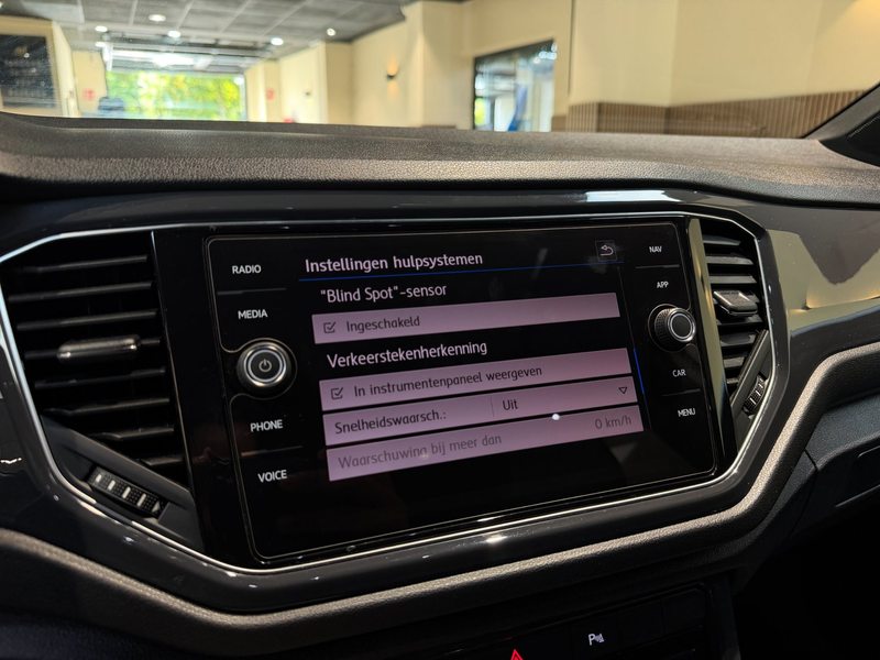 Volkswagen T-Roc 2.0 TSI 4Motion Sport R-Line |Pano|Beats|Keyless|N — photo 43