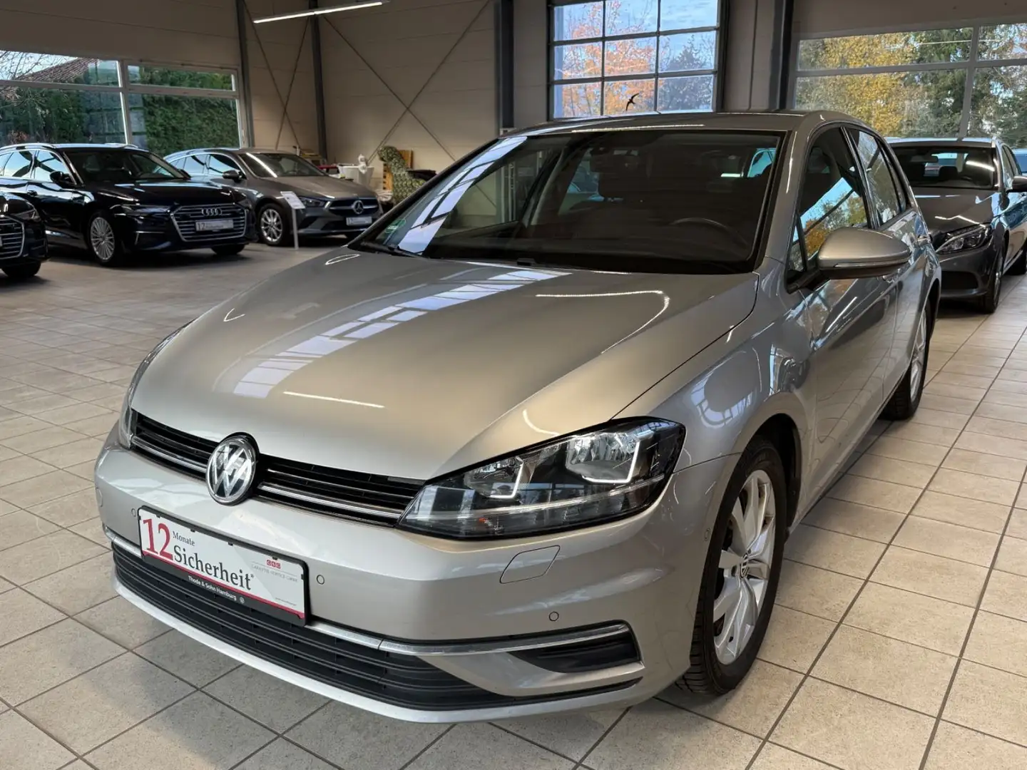 Volkswagen Golf VII 2.0 TDI Lim. DSG/R-Cam/StHz/Massage/ACC Silber - 1