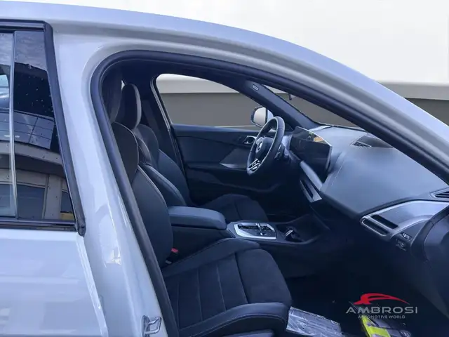BMW 1 Series view 8