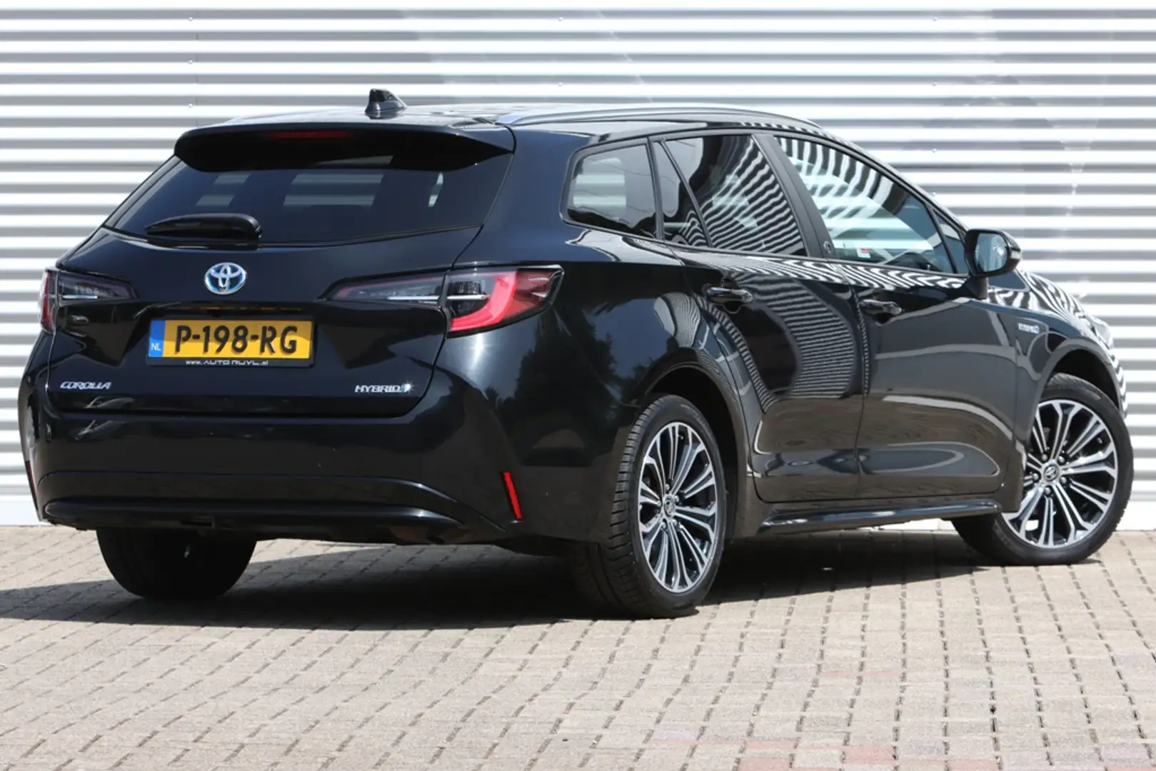 Toyota Corolla Touring Sports 1.8 Hybrid Dynamic / Team-D Zwart - 2
