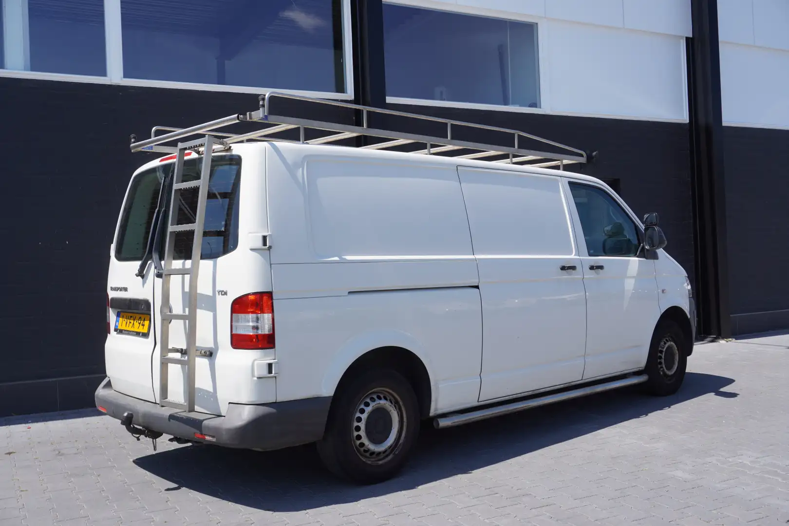 Volkswagen T5 Transporter 2.0 TDI L2 - 2x Schuifdeur - Airco - Imperiaal - T Grey - 2