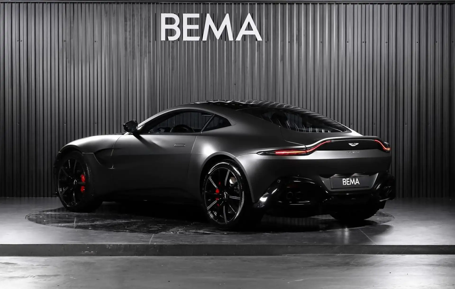 애스턴마틴 V8 Coupe 2020 건메탈 사진 3