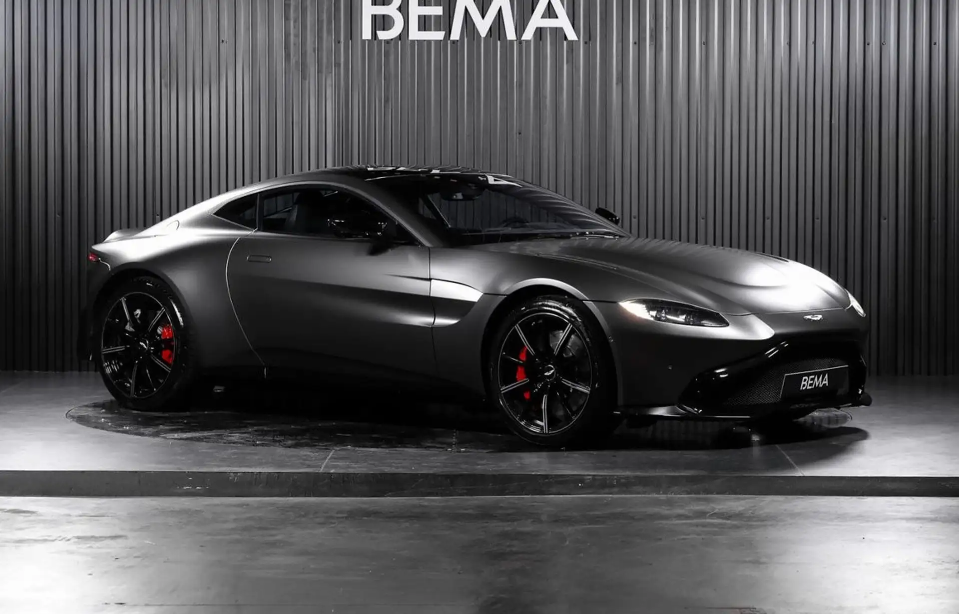 애스턴마틴 V8 Coupe 2020 건메탈 사진 1
