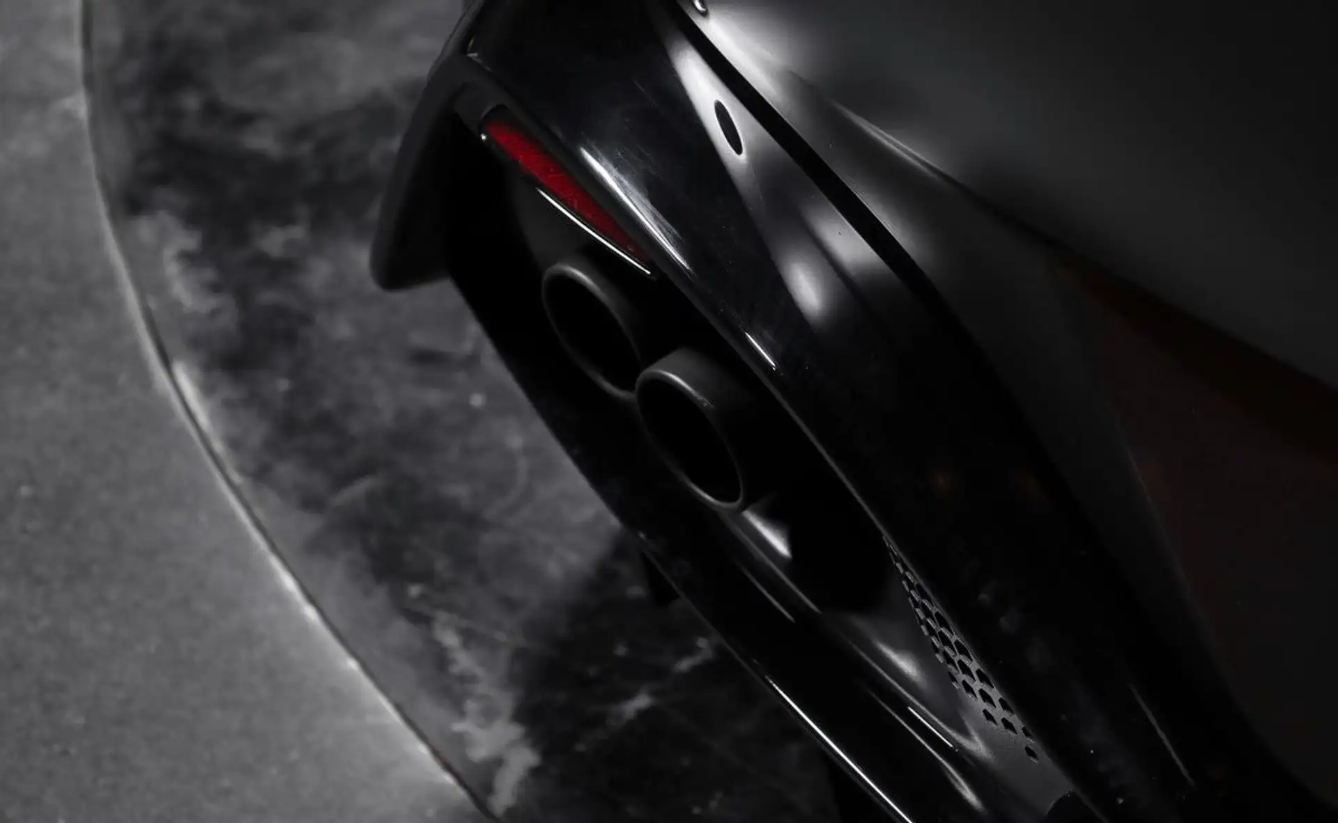 애스턴마틴 V8 Coupe 2020 건메탈 사진 6