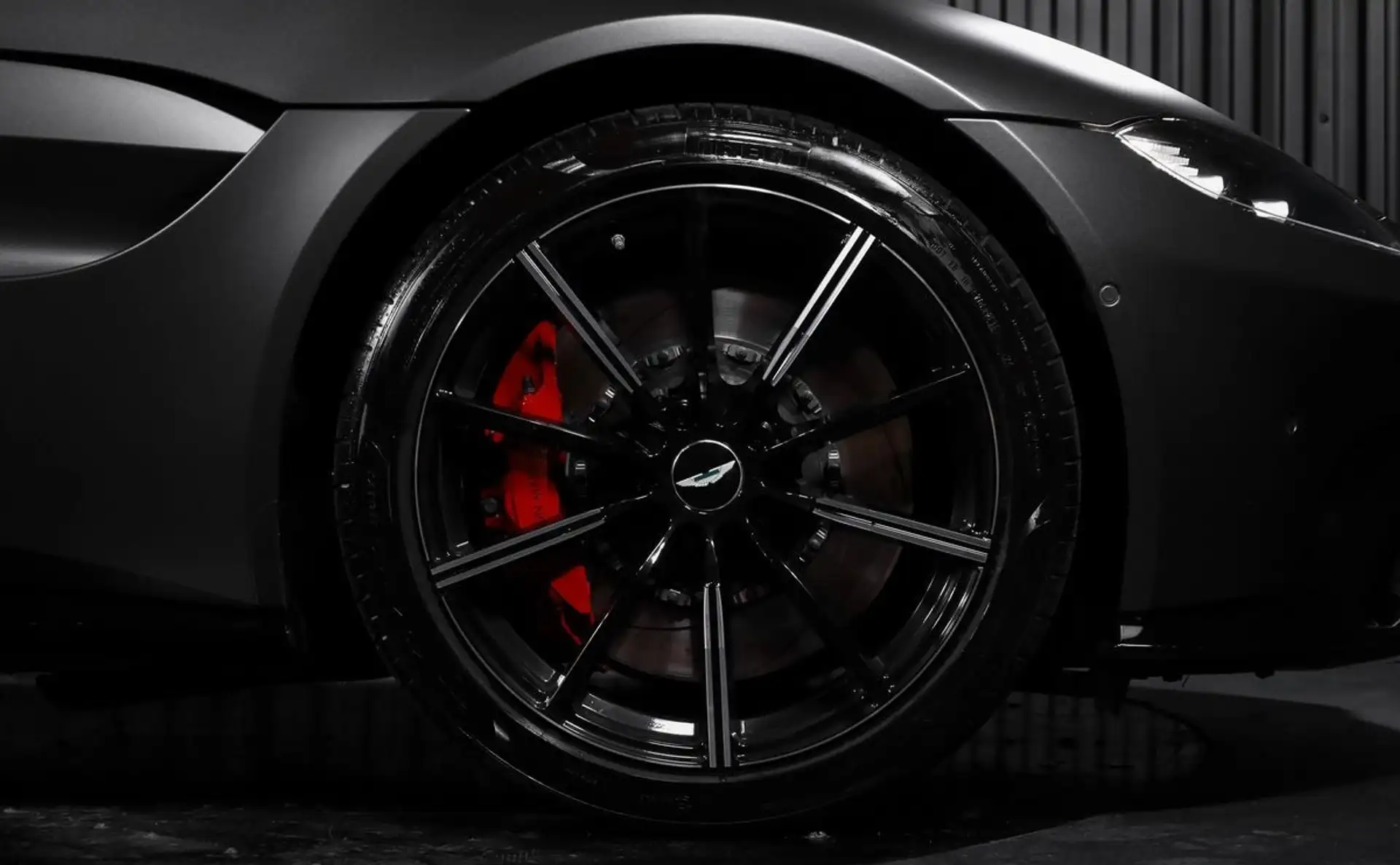 애스턴마틴 V8 Coupe 2020 건메탈 사진 4