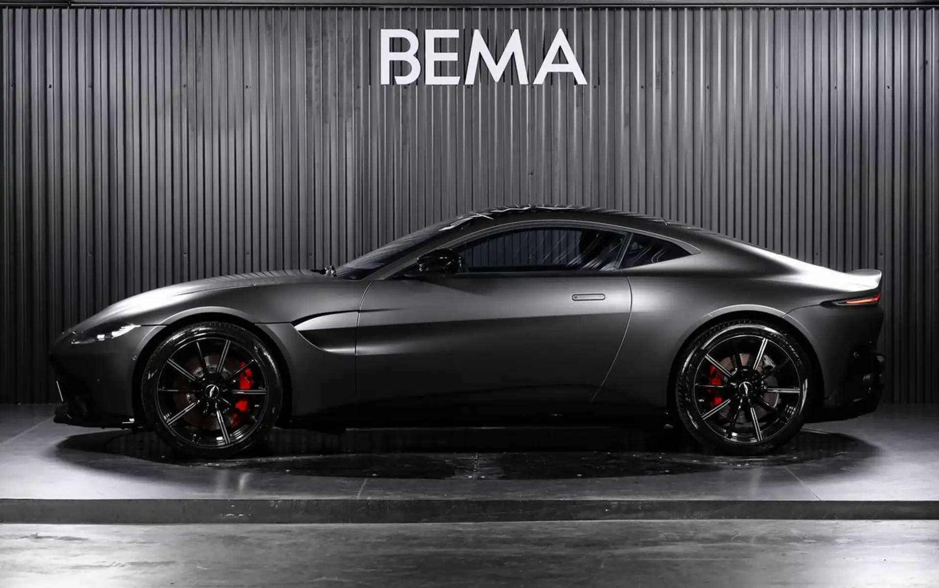 애스턴마틴 V8 Coupe 2020 건메탈 사진 2
