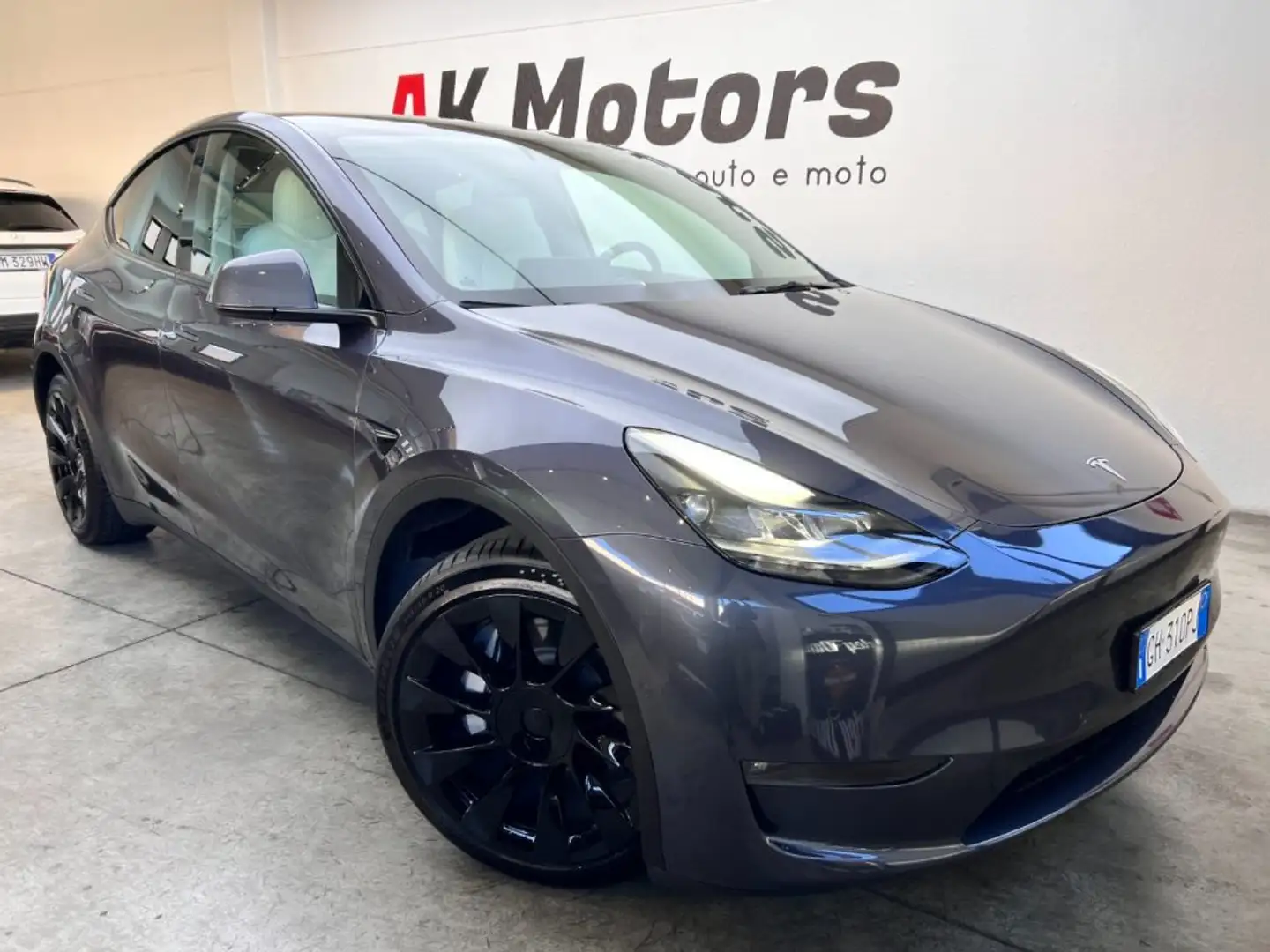 Tesla Model Y Long Ranger Dual Motor AWD Gris - 1