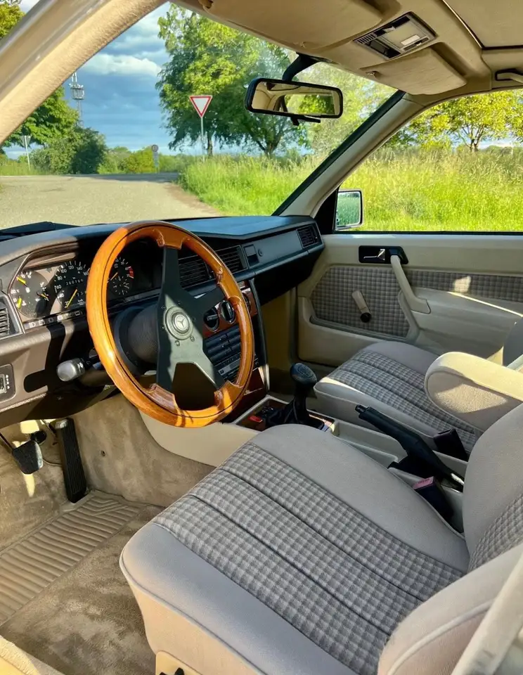 Mercedes-Benz 190 E 1.8, foto 3