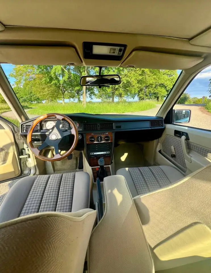 Mercedes-Benz 190 E 1.8, foto 4