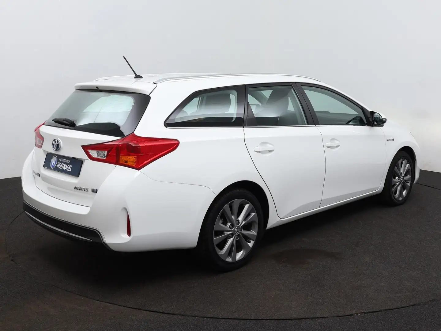Toyota Auris Touring Sports 1.8 Hybrid Aspiration Automaat | Na Fehér - 2