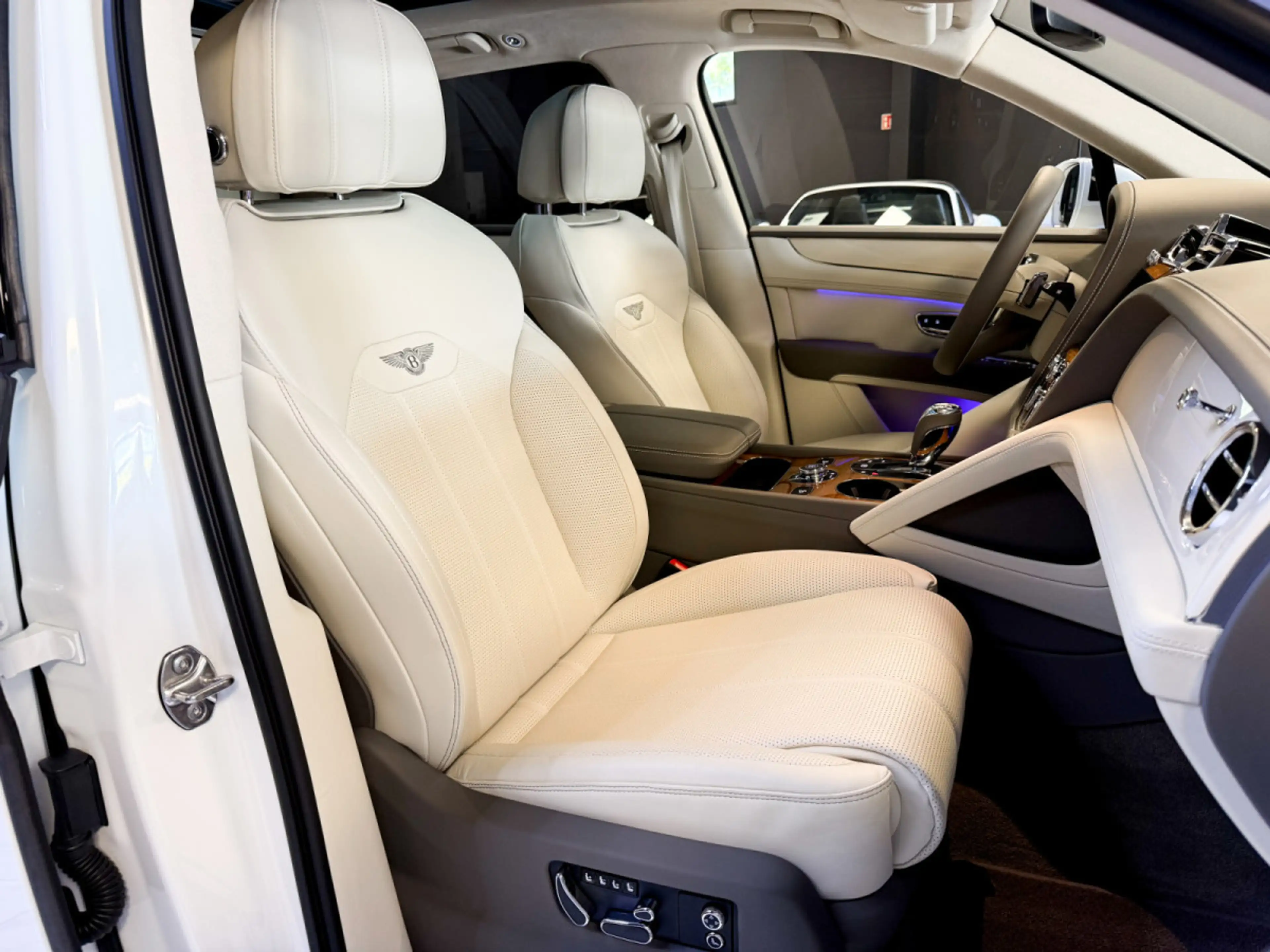 Bentley Bentayga 4.0 V8 S CARBON — photo 11