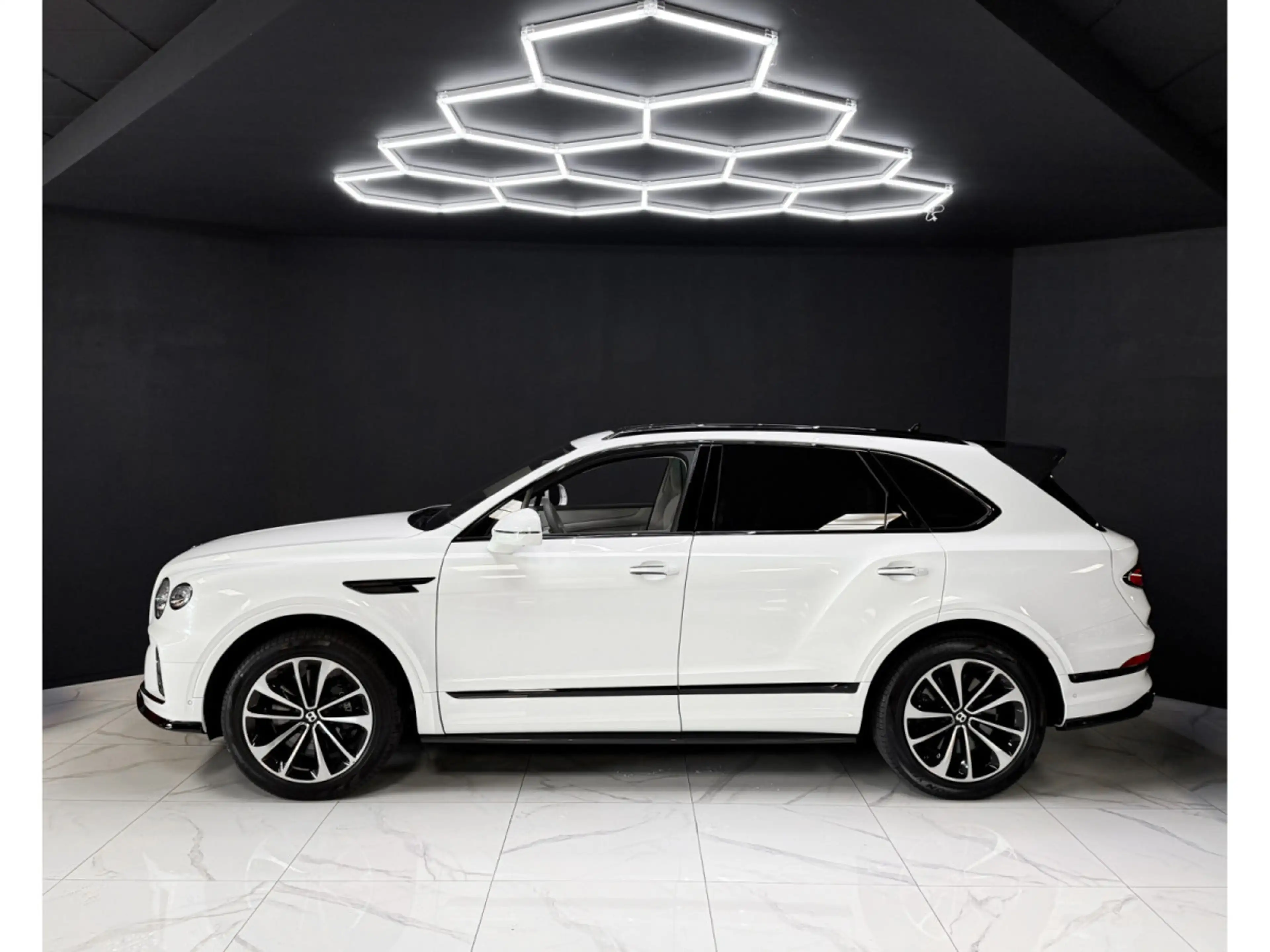 Bentley Bentayga 4.0 V8 S CARBON — photo 2
