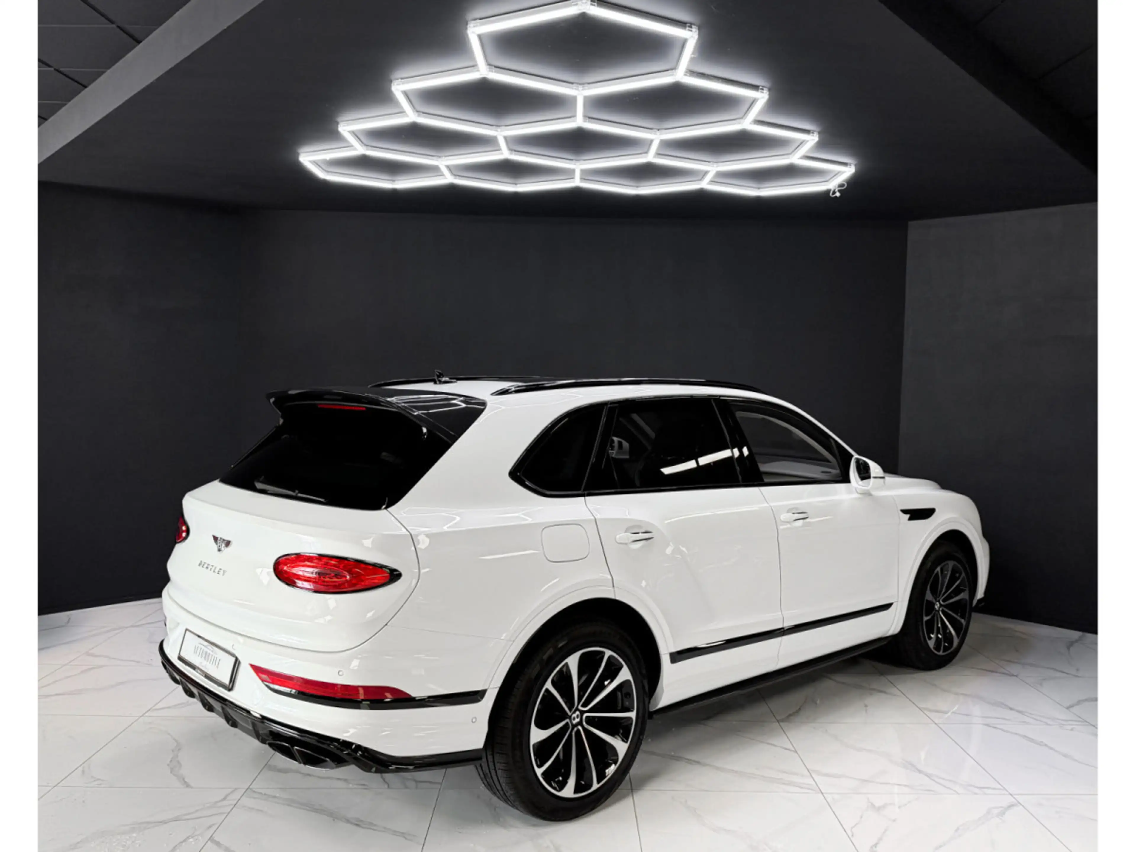Bentley Bentayga 4.0 V8 S CARBON — photo 5