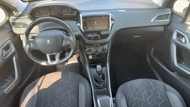 Peugeot 2008 view 11