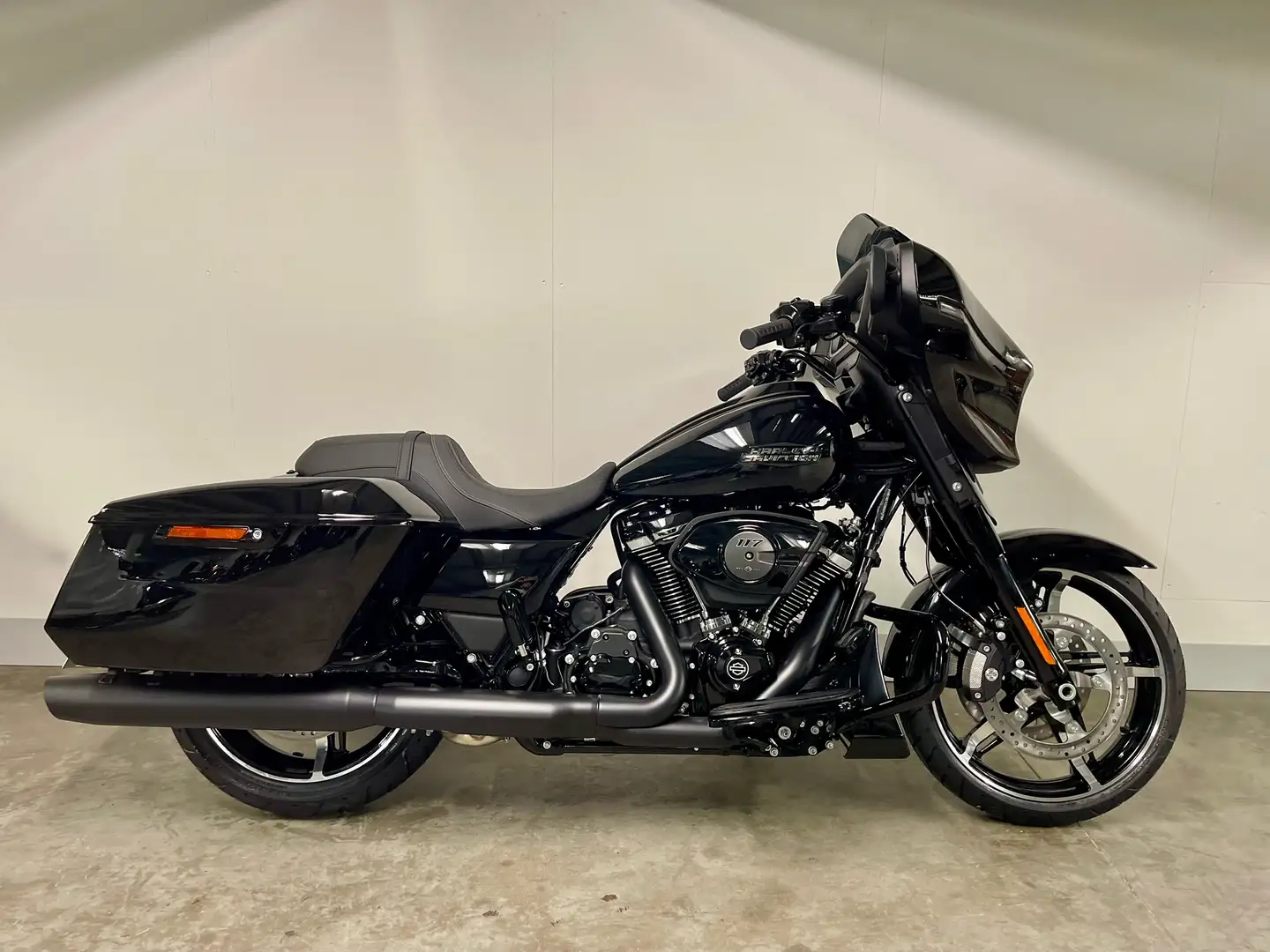 Harley-Davidson Street Glide TOURING FLHX Black Finish Negro - 1