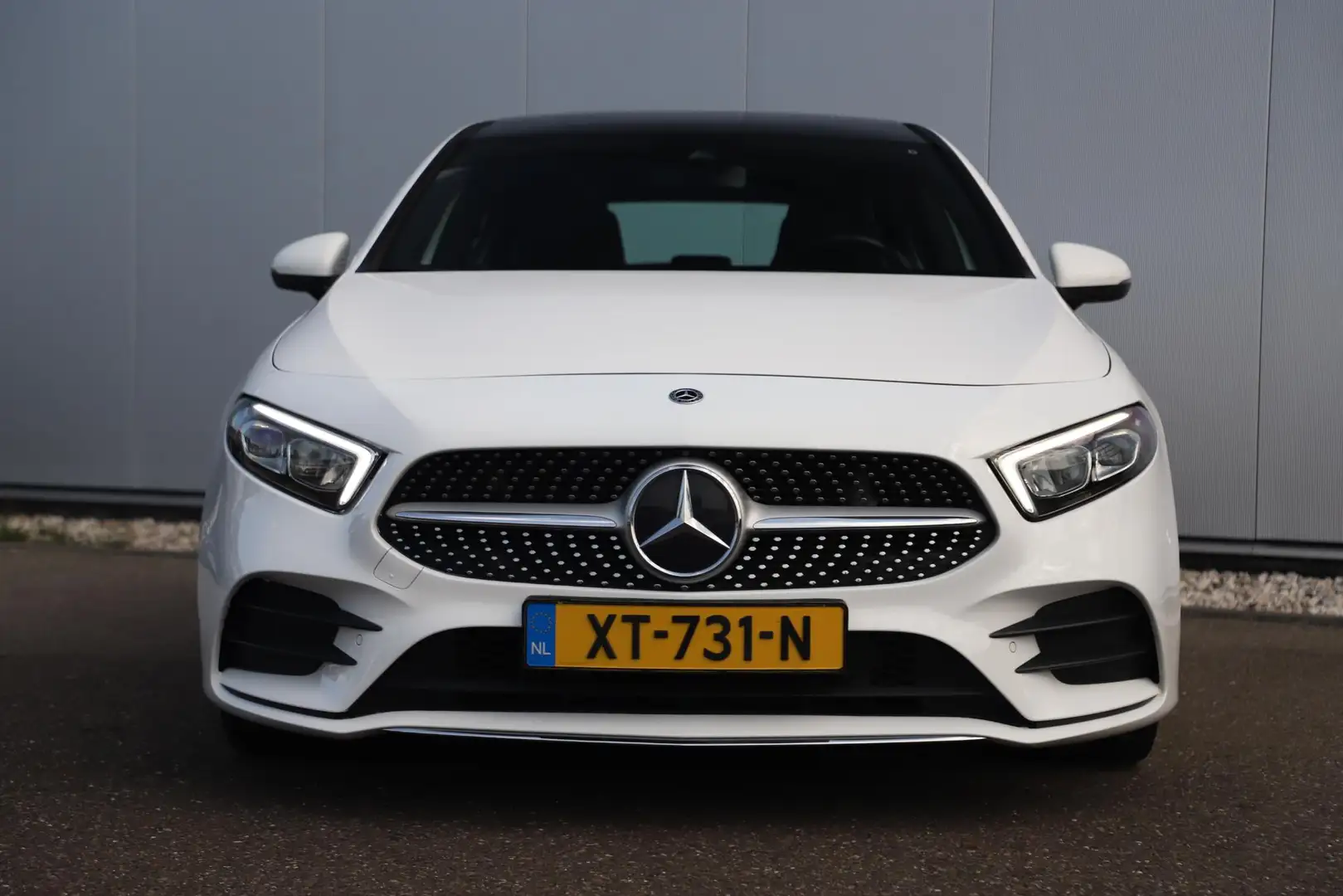 Mercedes-Benz A 200 AMG Pakket Panoramadak 19 inch Navigatie Clima Cru Wit - 2