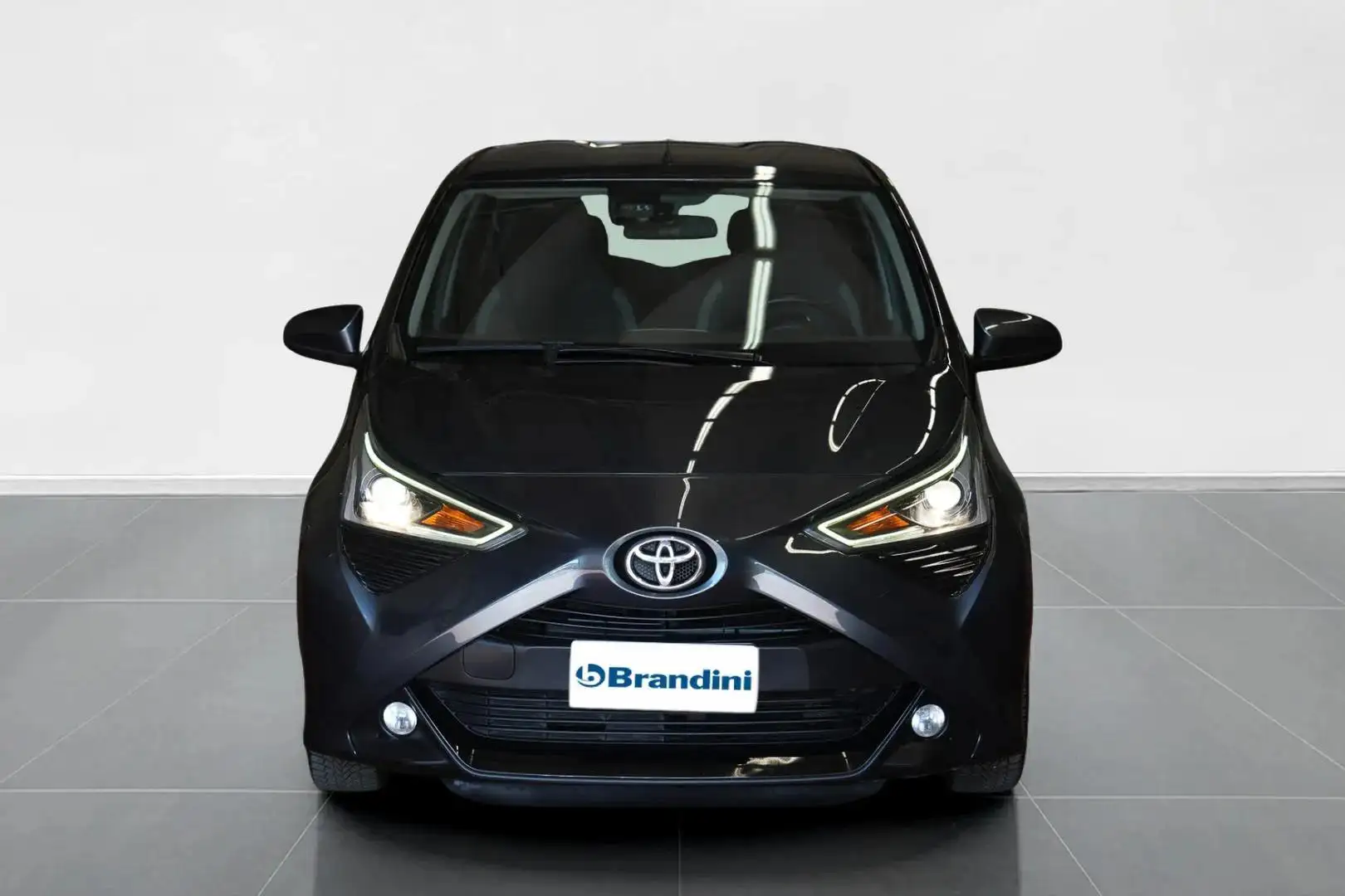 Toyota Aygo 5 Porte 1.0 VVT-i x-play Grigio - 2