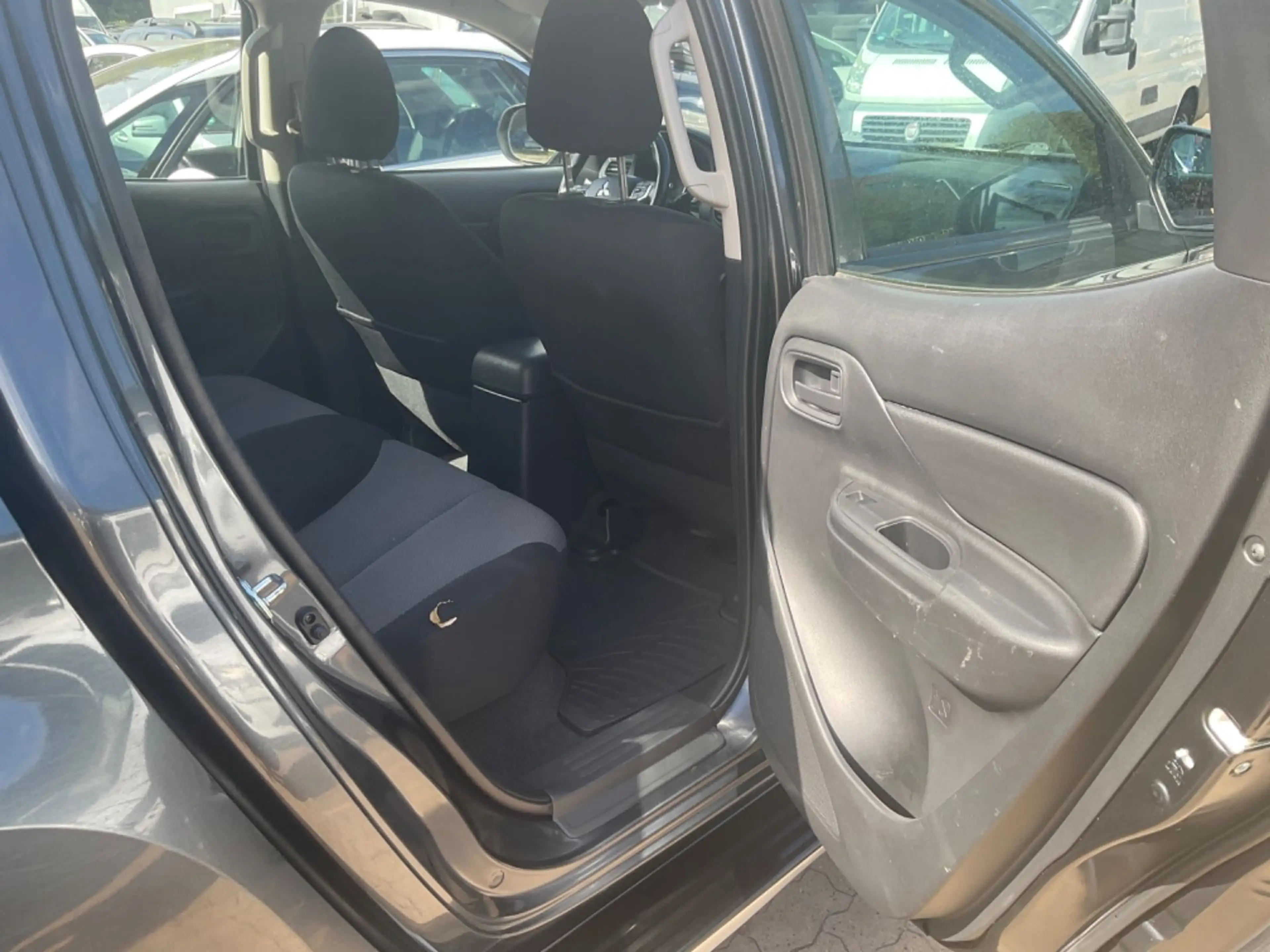 Mitsubishi L200 Basis Doppelkabine 4WD TÜV 03.2028 1HAND — photo 3