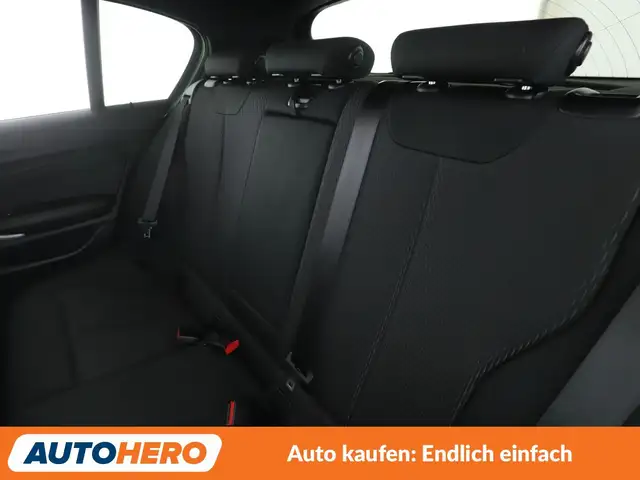 BMW 1 Series view 14