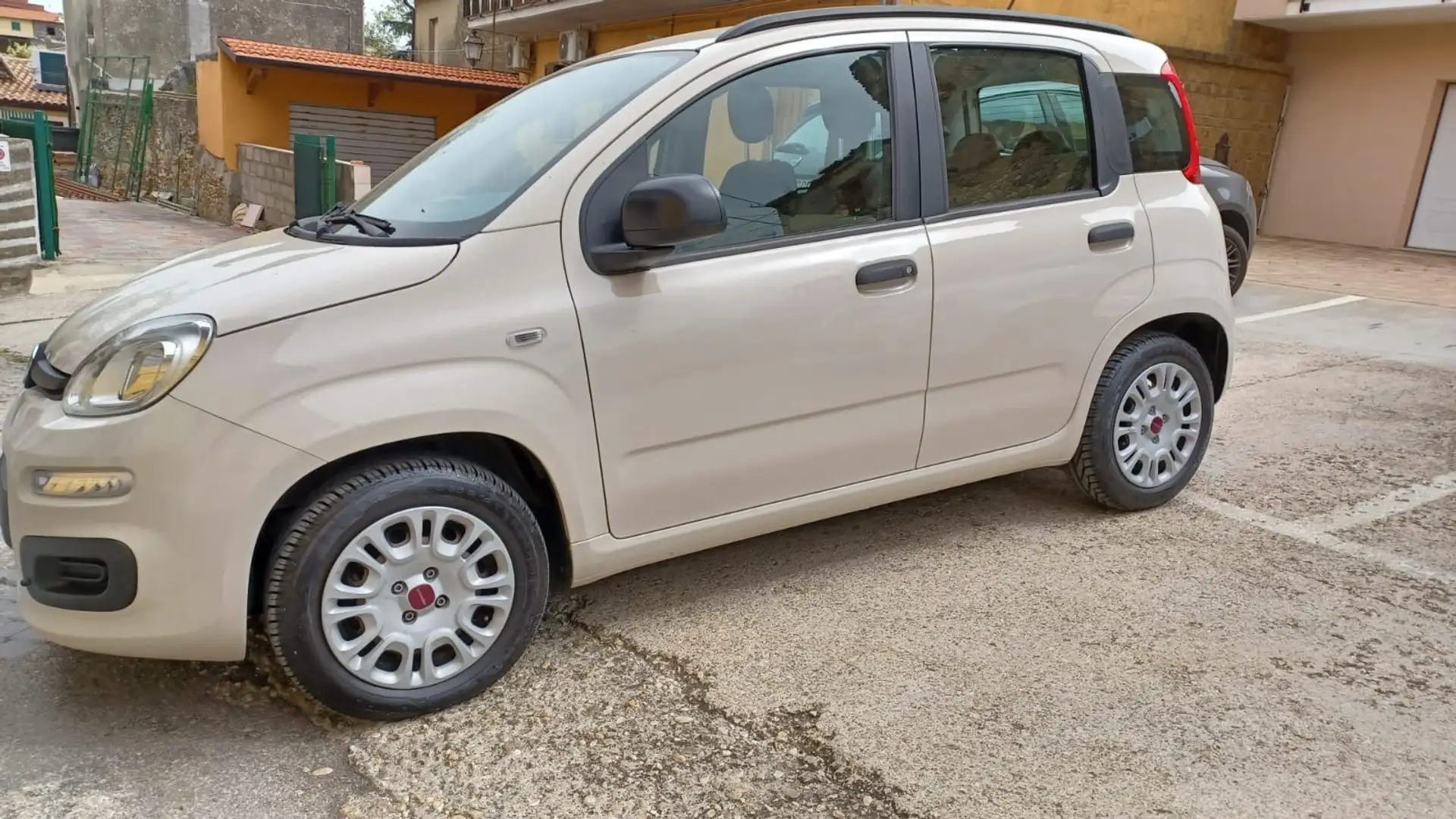 Fiat New Panda 0.9 twin air automatica Бежевий - 2