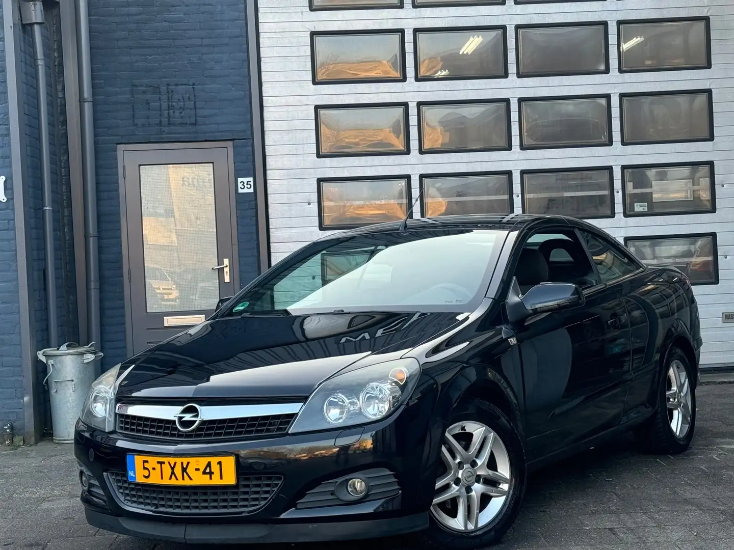 Opel Astra TwinTop 1.6 Enjoy | Airco | LMV | Cabrio Zwart - 2