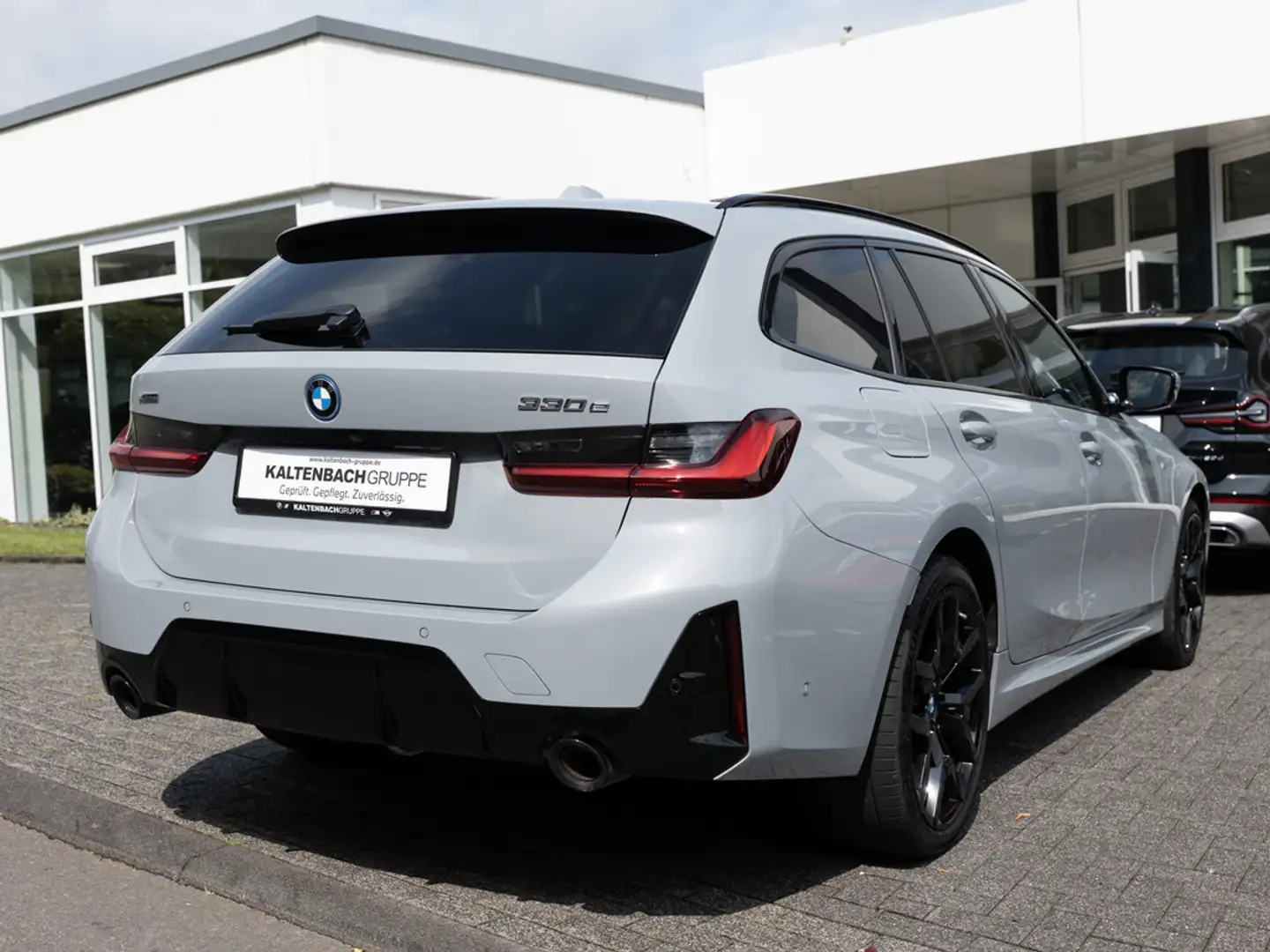 BMW 330 e Touring xDrive M-Sport Pro AHK PANO H/K Gris - 2