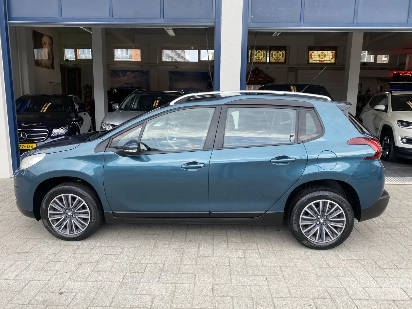 Peugeot 2008 1.2 PureTech Blue Lion NAVI/PANO/AIRCO/CRUISE/NL A Groen - 2