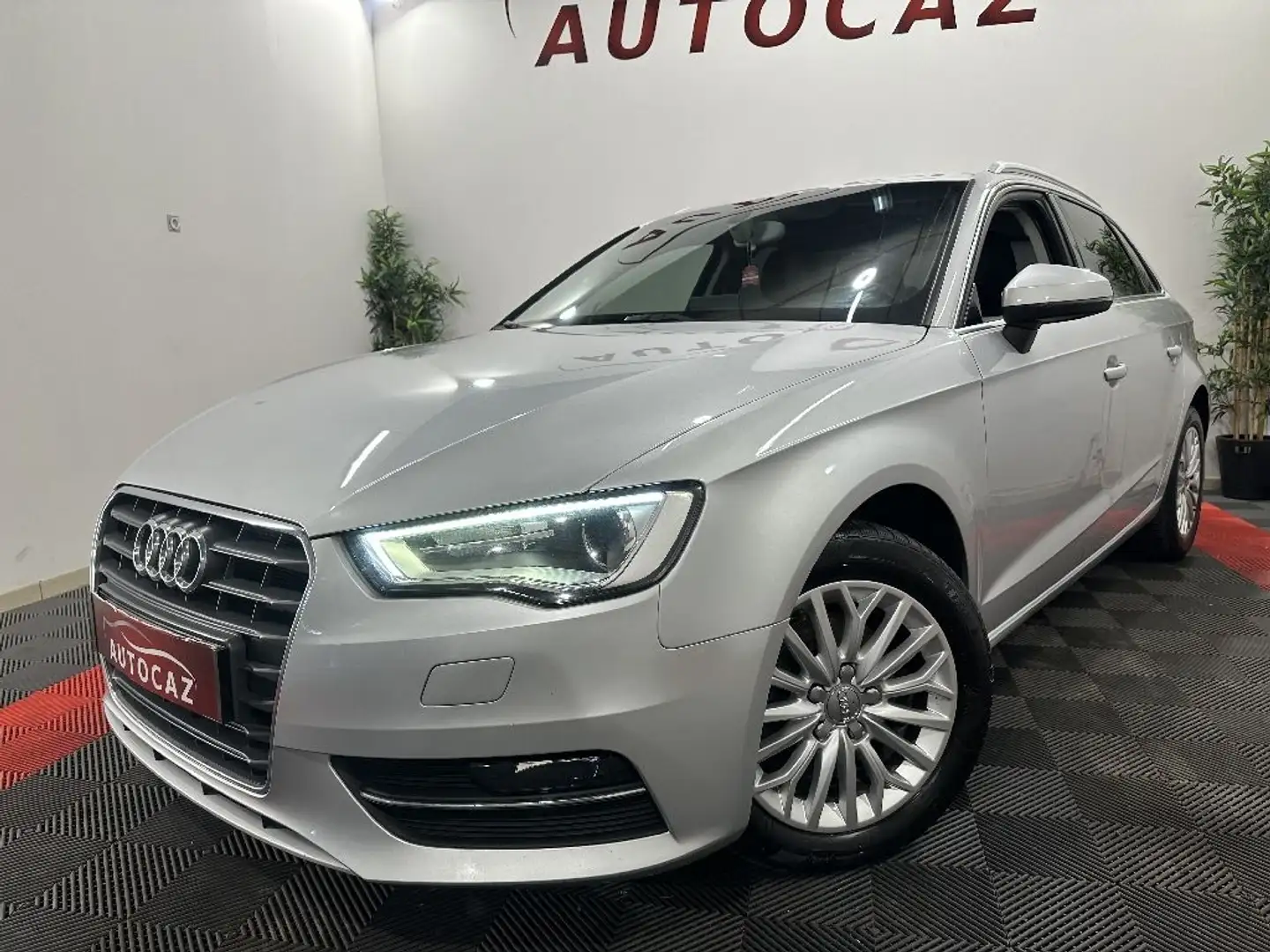 Audi A3 1.6 TDI 110 Ambition Gris - 2