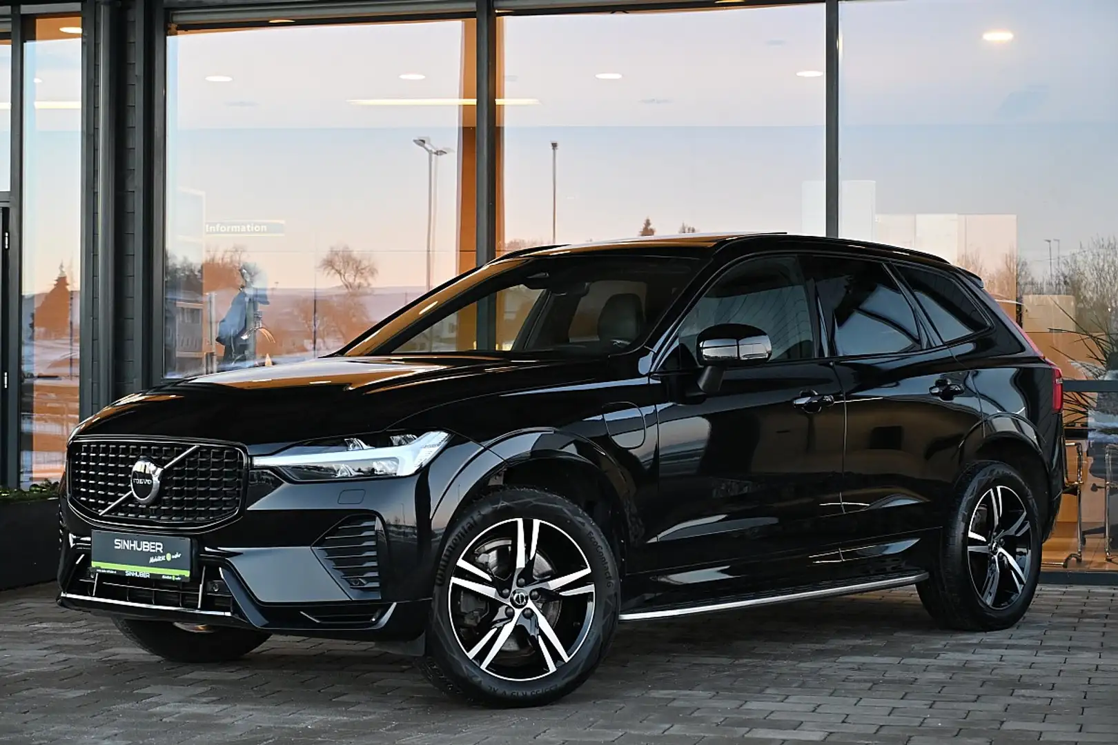 Volvo XC60 T6 AWD Recharge PHEV Plus Dark Geartronic ACC, ... Schwarz - 1