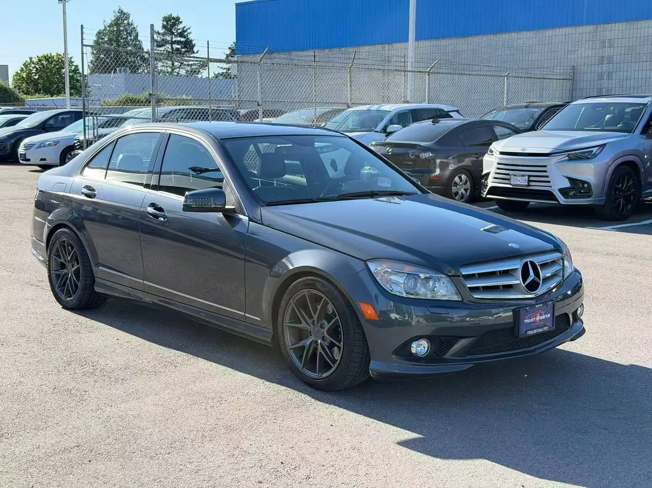 Mercedes-Benz C-Class снимка Mercedes-Benz C-Class