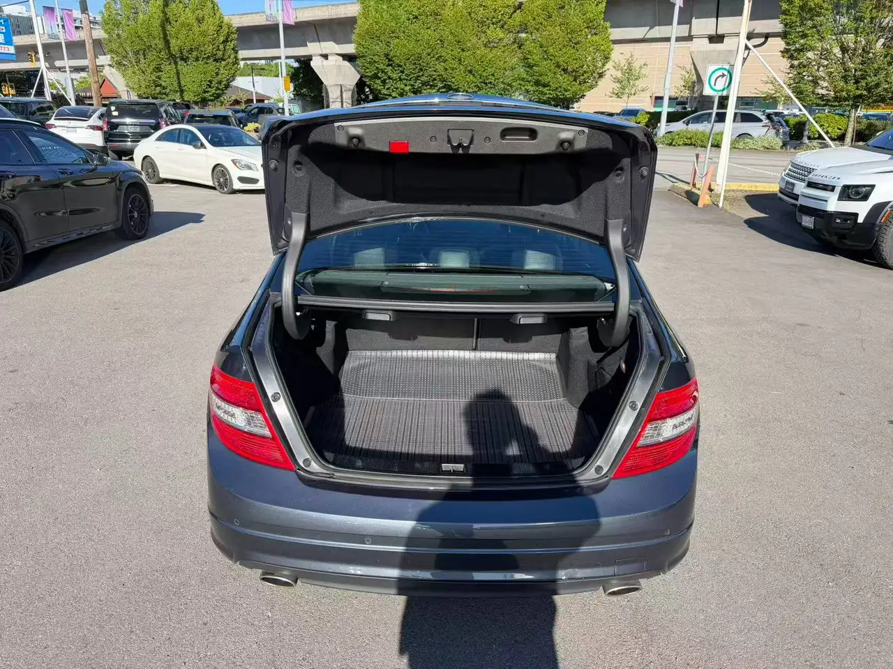 Mercedes-Benz C-Class снимка Mercedes-Benz C-Class