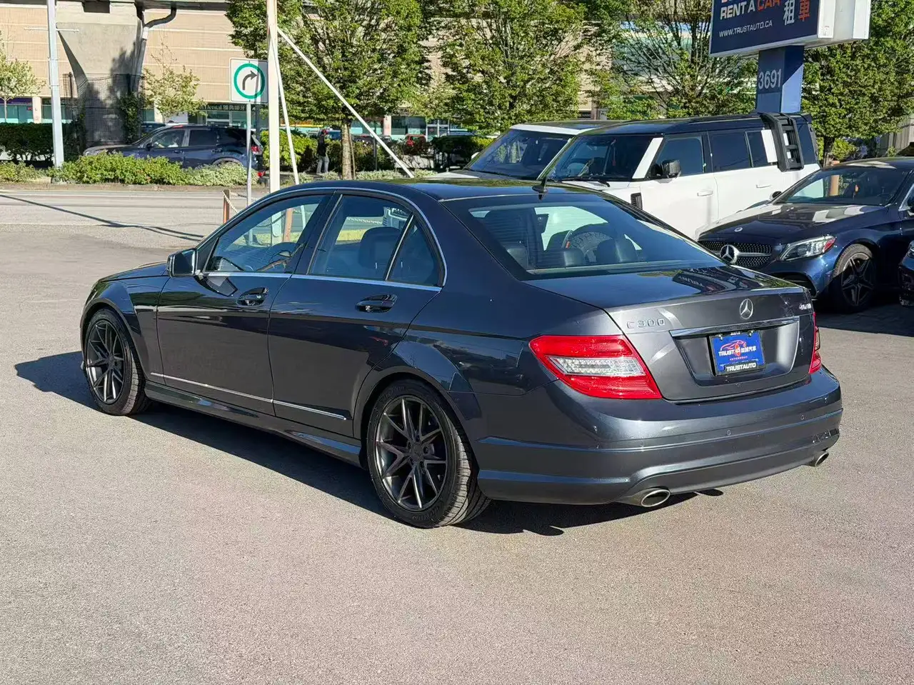 Mercedes-Benz C-Class снимка Mercedes-Benz C-Class