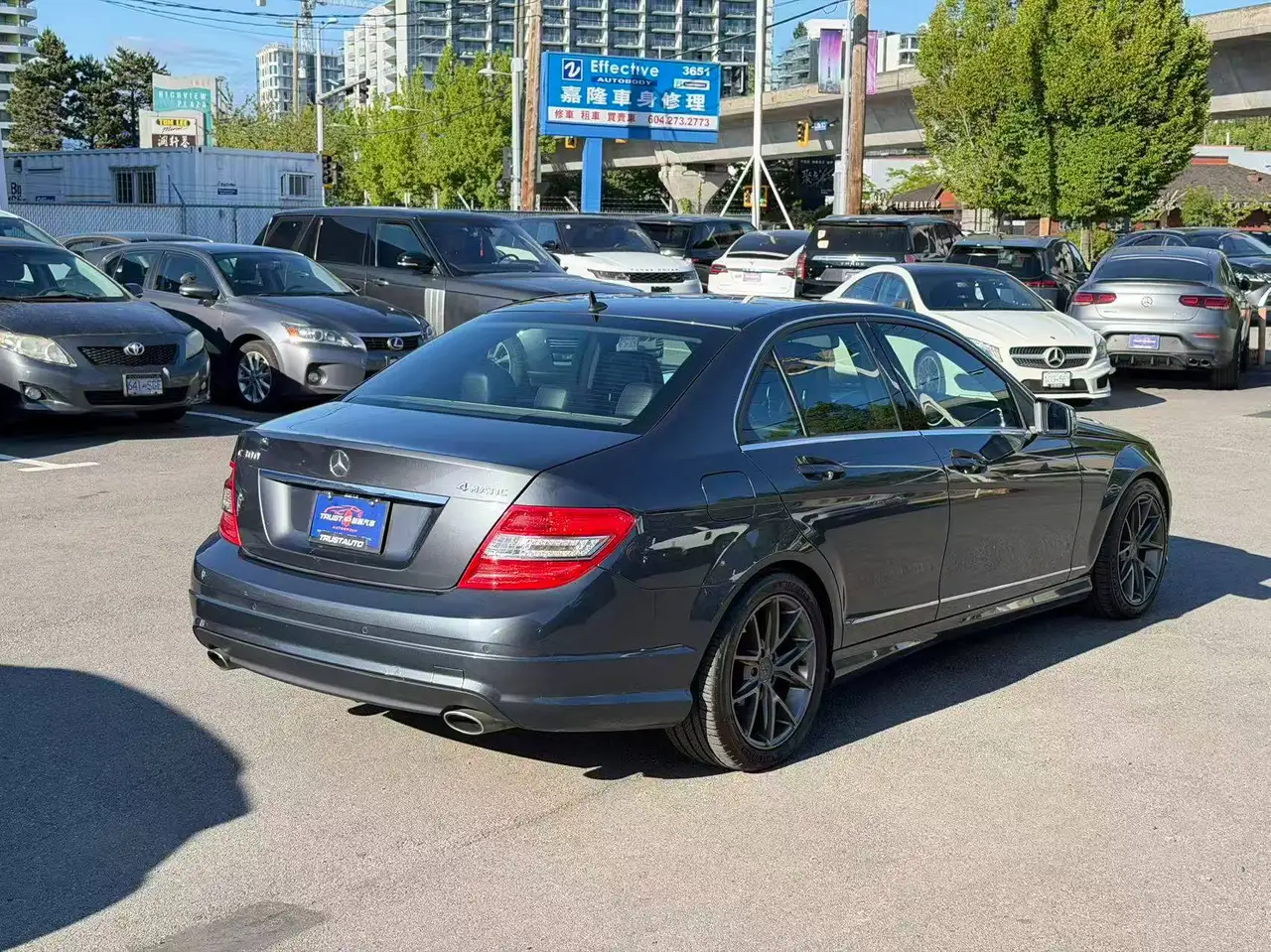 Mercedes-Benz C-Class снимка Mercedes-Benz C-Class