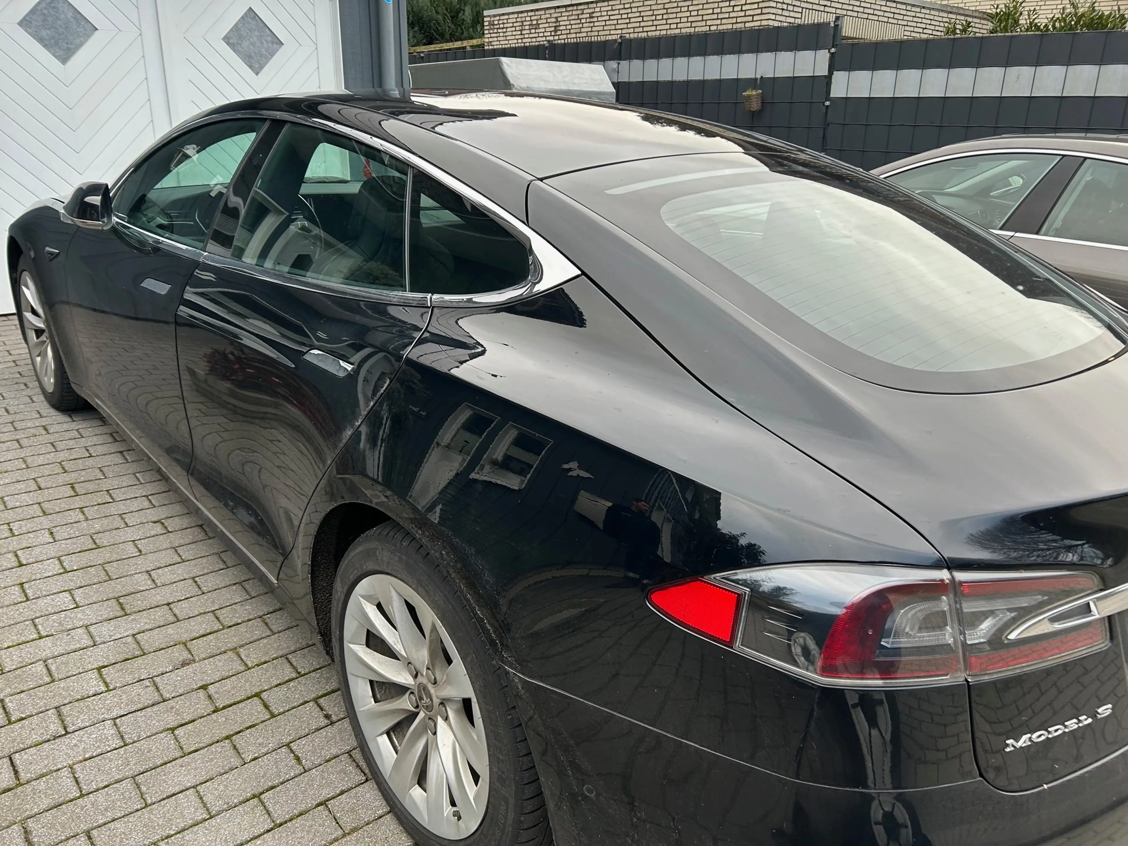 Tesla Model S Model S 75D Allradantrieb — photo 3