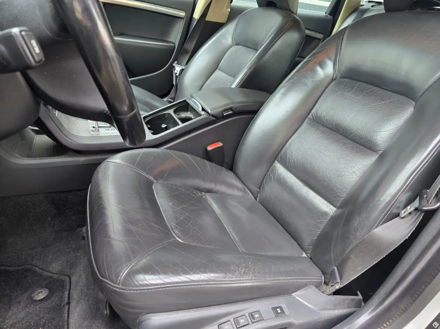 Volvo V70 2.5T Momentum Weiß - 2