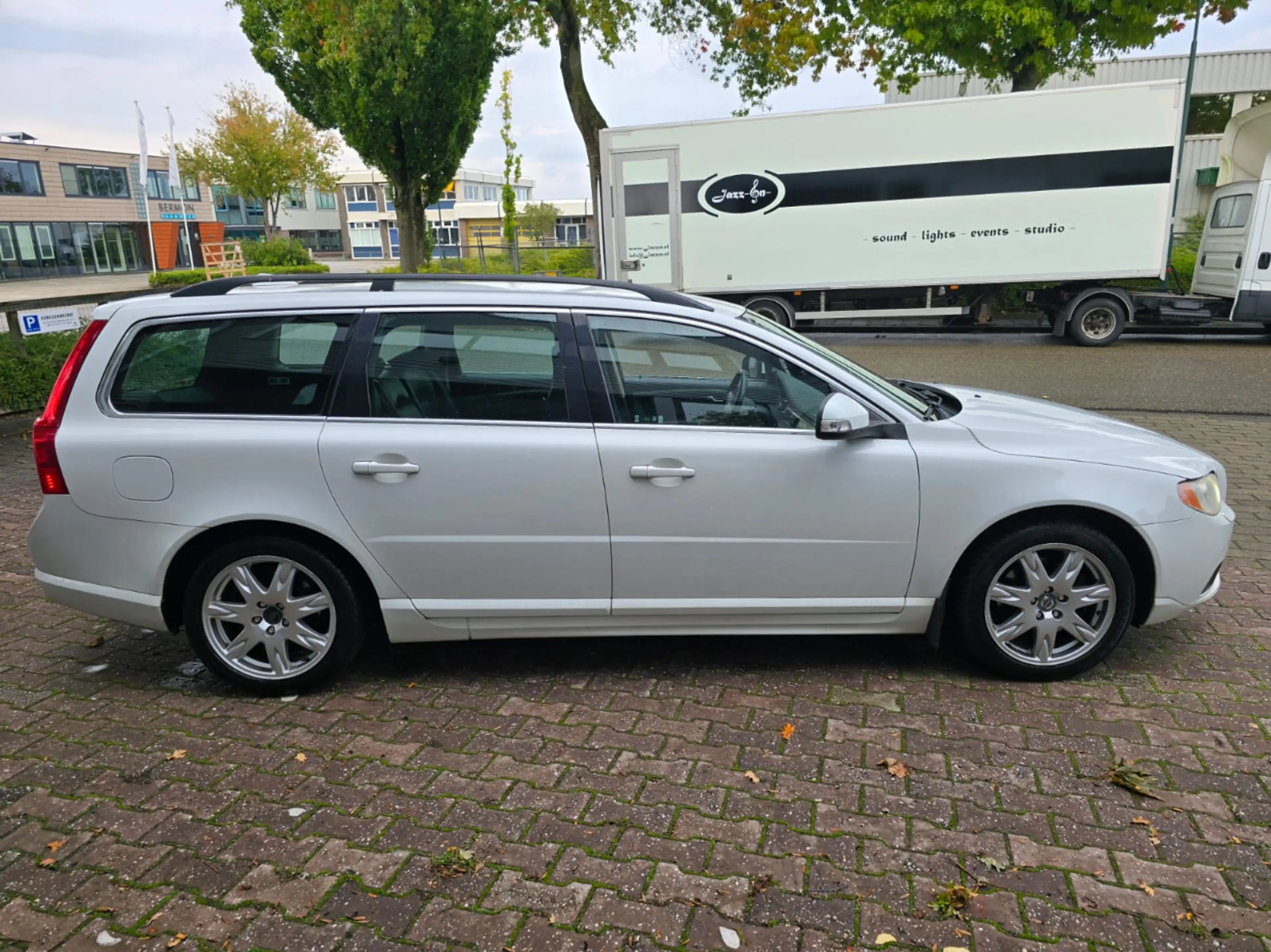 Volvo V70 2.5T Momentum — photo 4