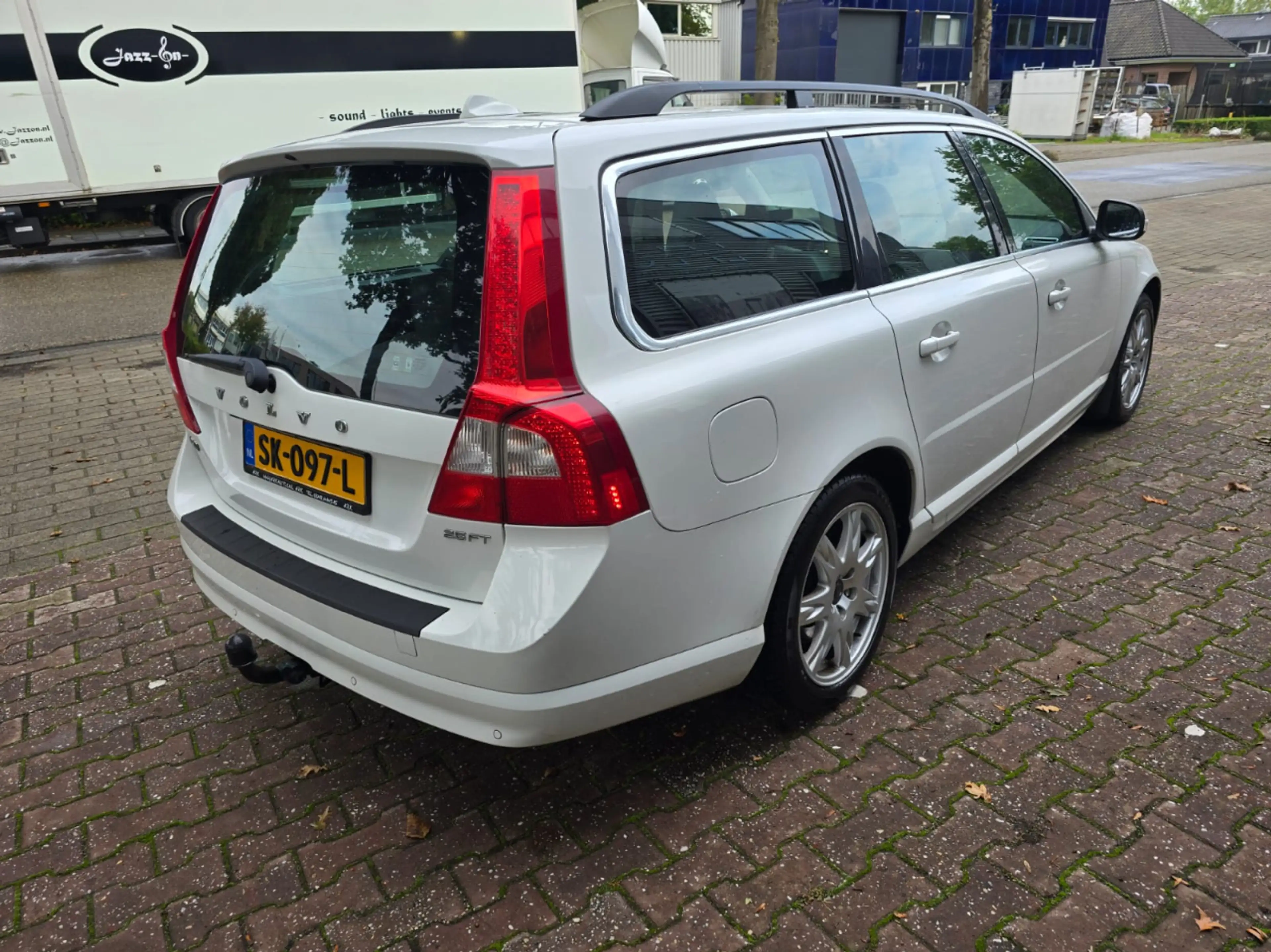 Volvo V70 2.5T Momentum — photo 7