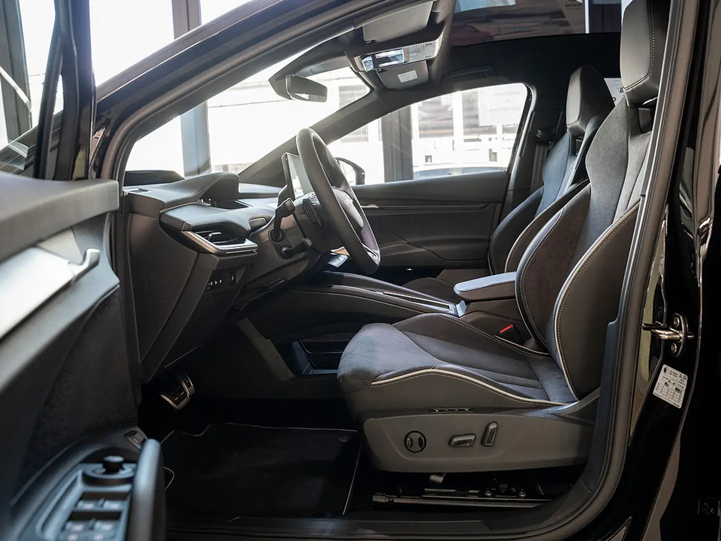 Skoda Enyaq Coupe 85 Sportline NAVI KAMERA AHK ALU Schwarz - 2