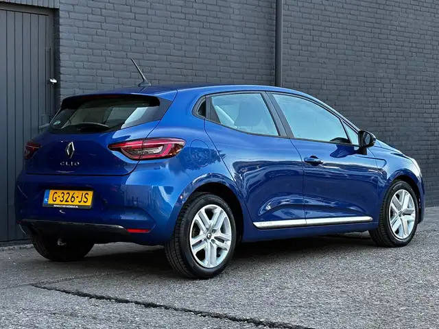 Renault Clio view 9
