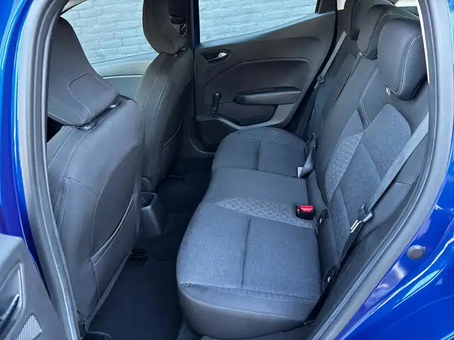 Renault Clio view 15