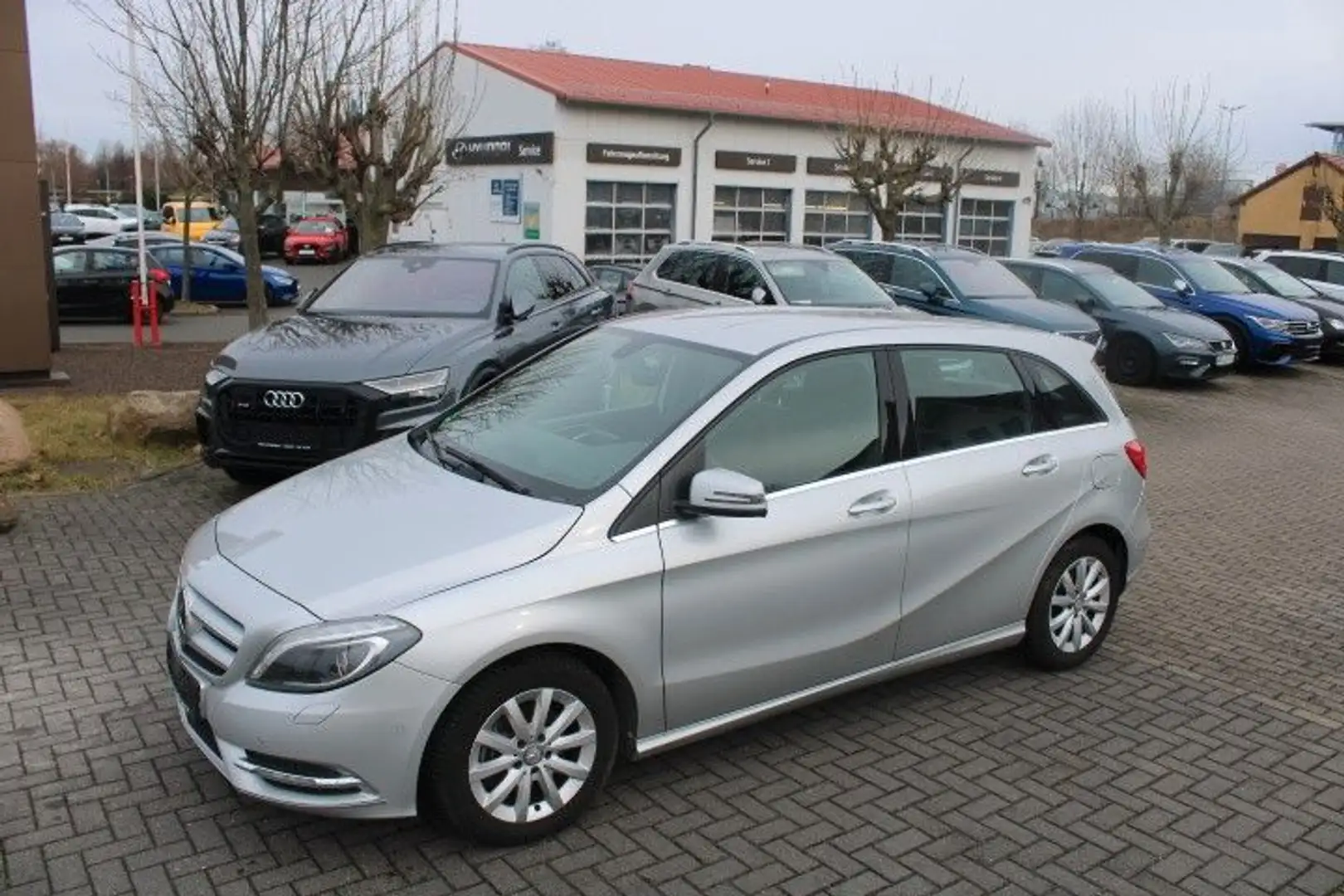Mercedes-Benz B 180 B -Klasse  180,Navi,Bi-Xenon,Sportpaket,SHZ,PDC Argento - 1