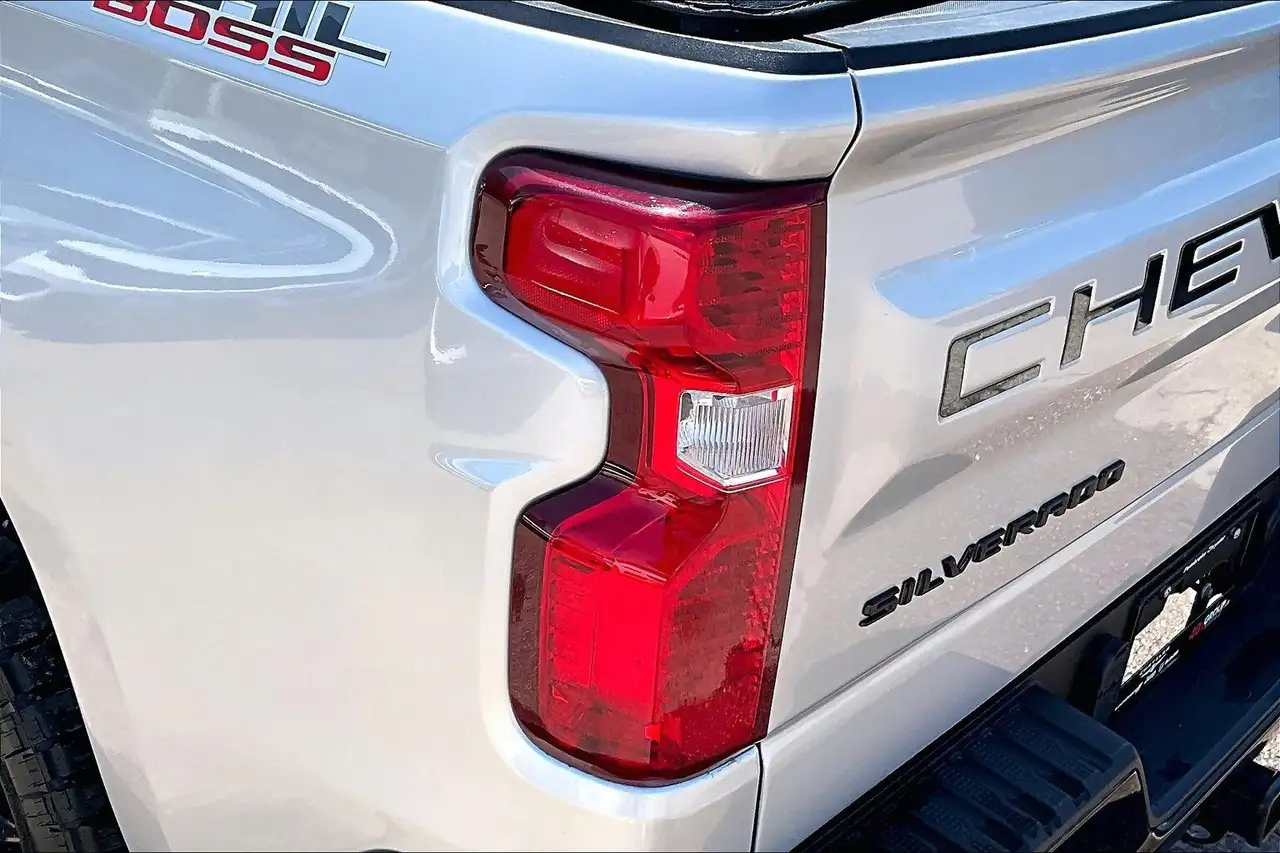 Chevrolet Silverado 1500 снимка Chevrolet Silverado 1500