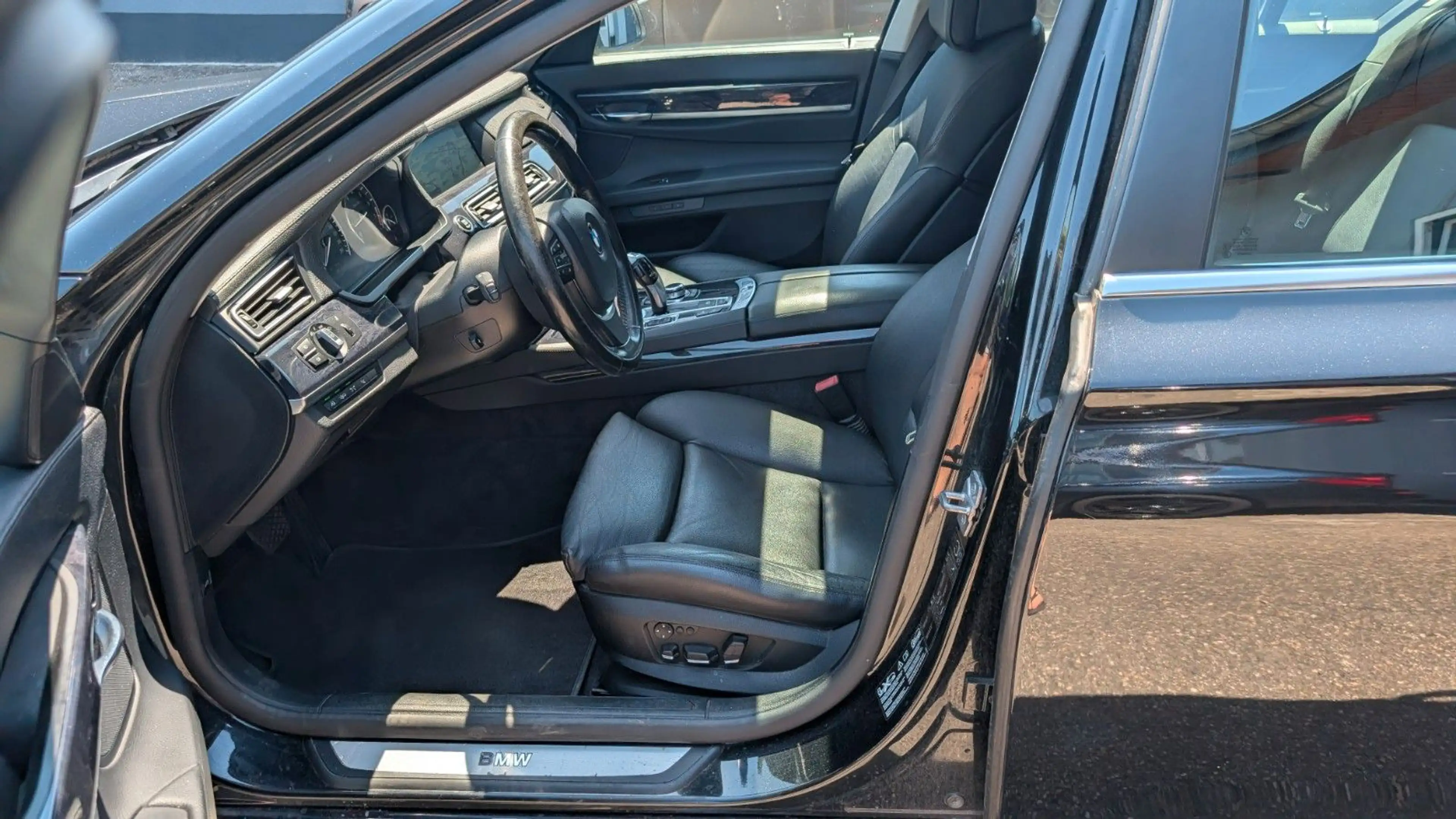 BMW 750 i xDrive Head-Up ACC Soft-Close 4xSHZ Komf-S. — photo 7