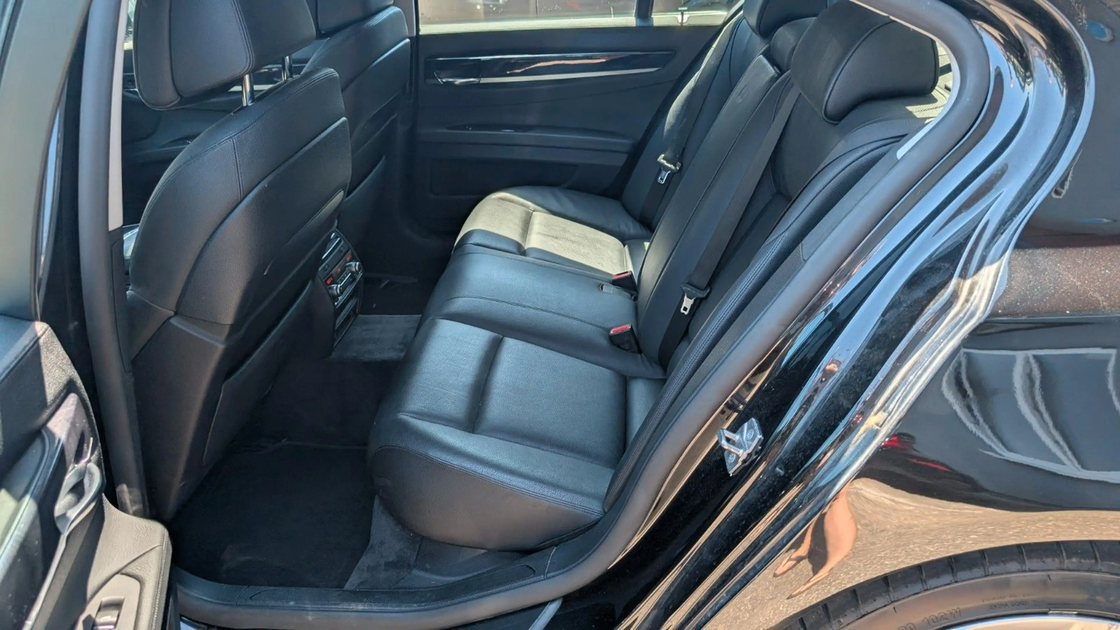 BMW 750 i xDrive Head-Up ACC Soft-Close 4xSHZ Komf-S. — photo 8