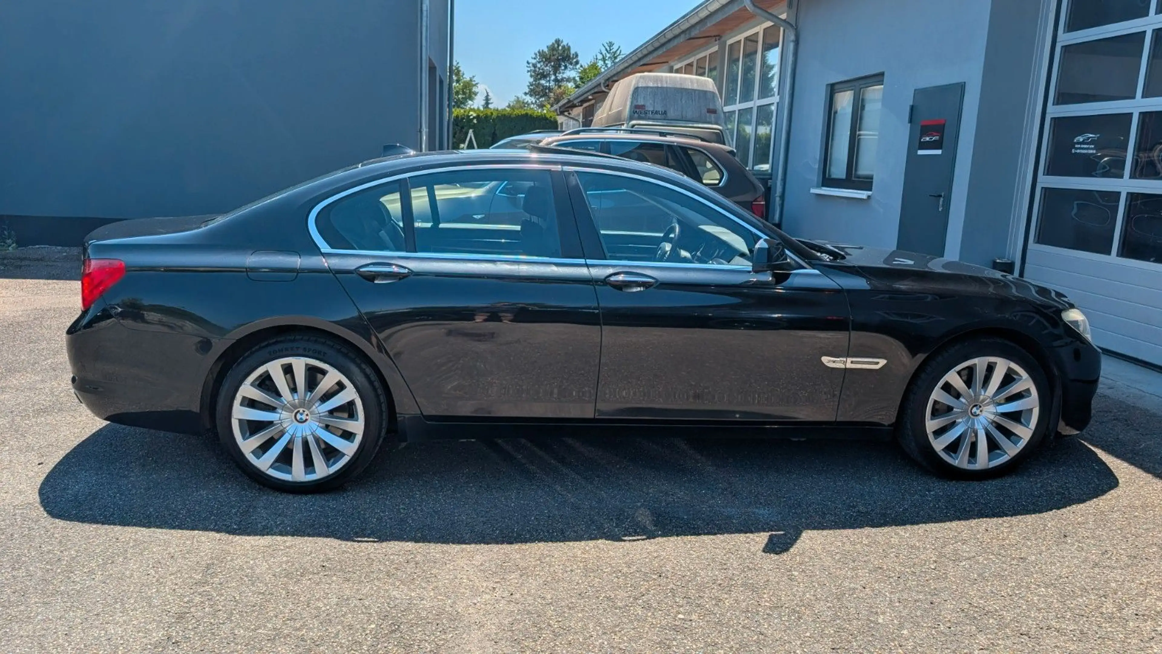 BMW 750 i xDrive Head-Up ACC Soft-Close 4xSHZ Komf-S. — photo 12
