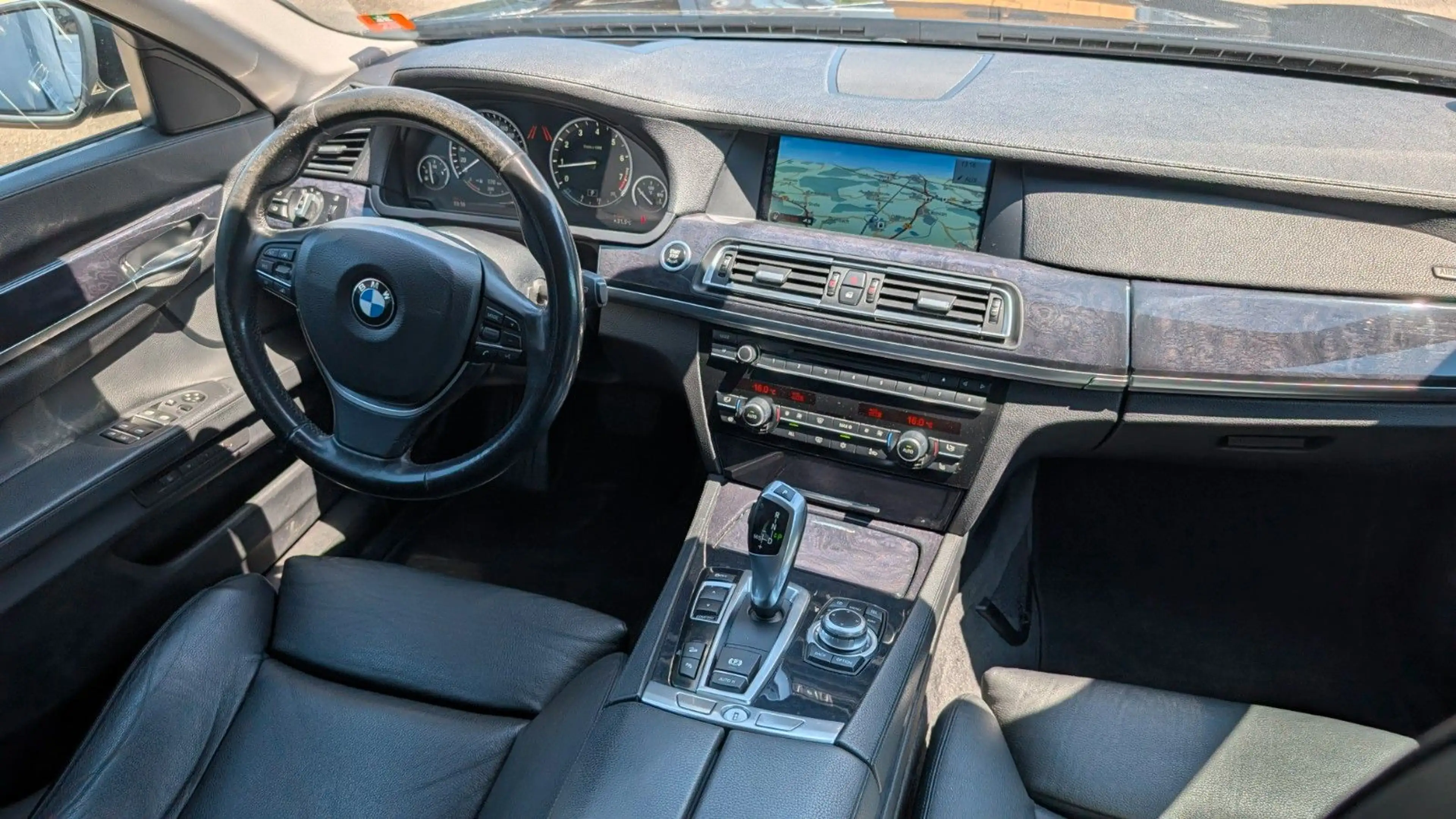 BMW 750 i xDrive Head-Up ACC Soft-Close 4xSHZ Komf-S. — photo 13