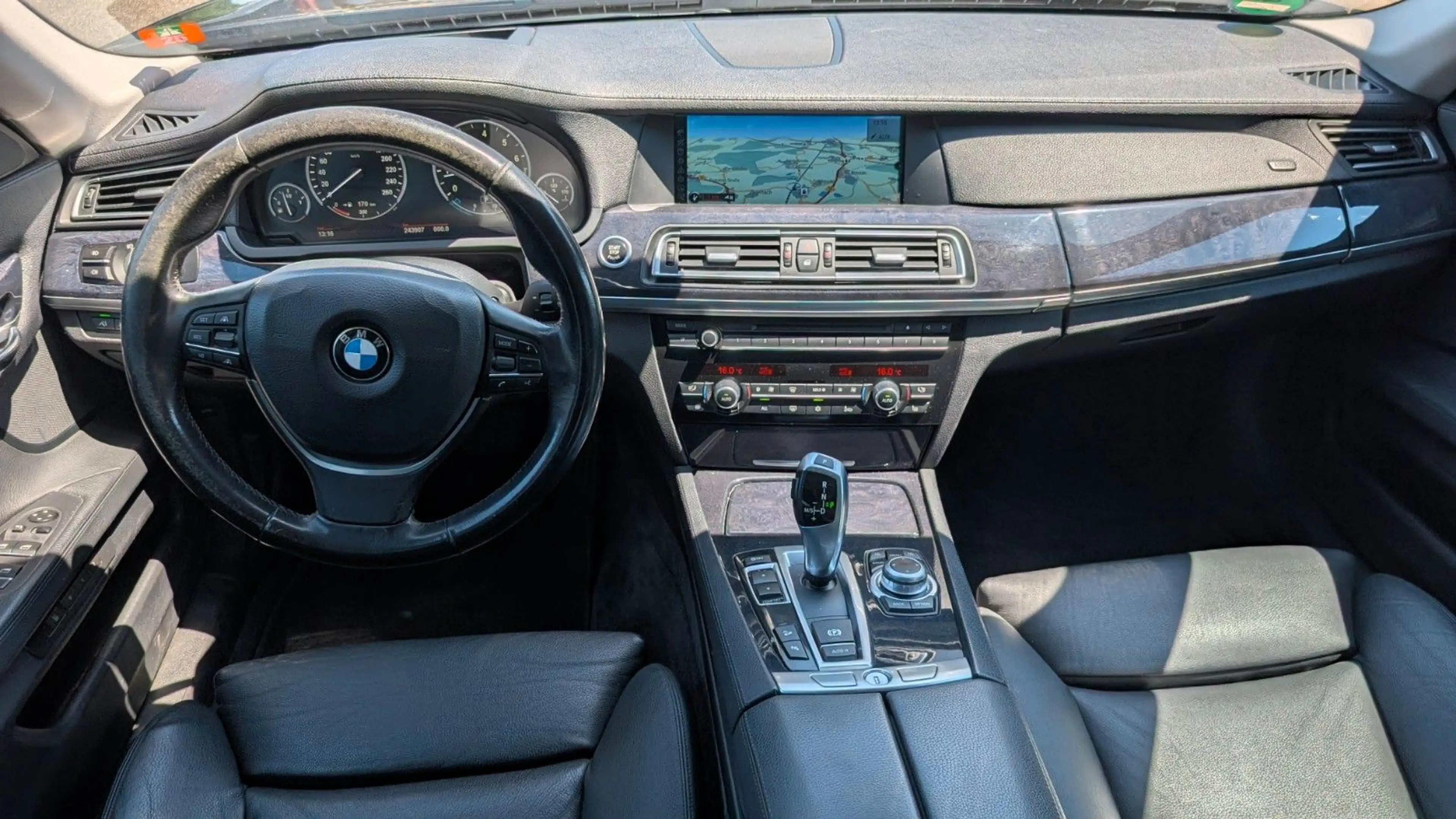 BMW 750 i xDrive Head-Up ACC Soft-Close 4xSHZ Komf-S. — photo 5