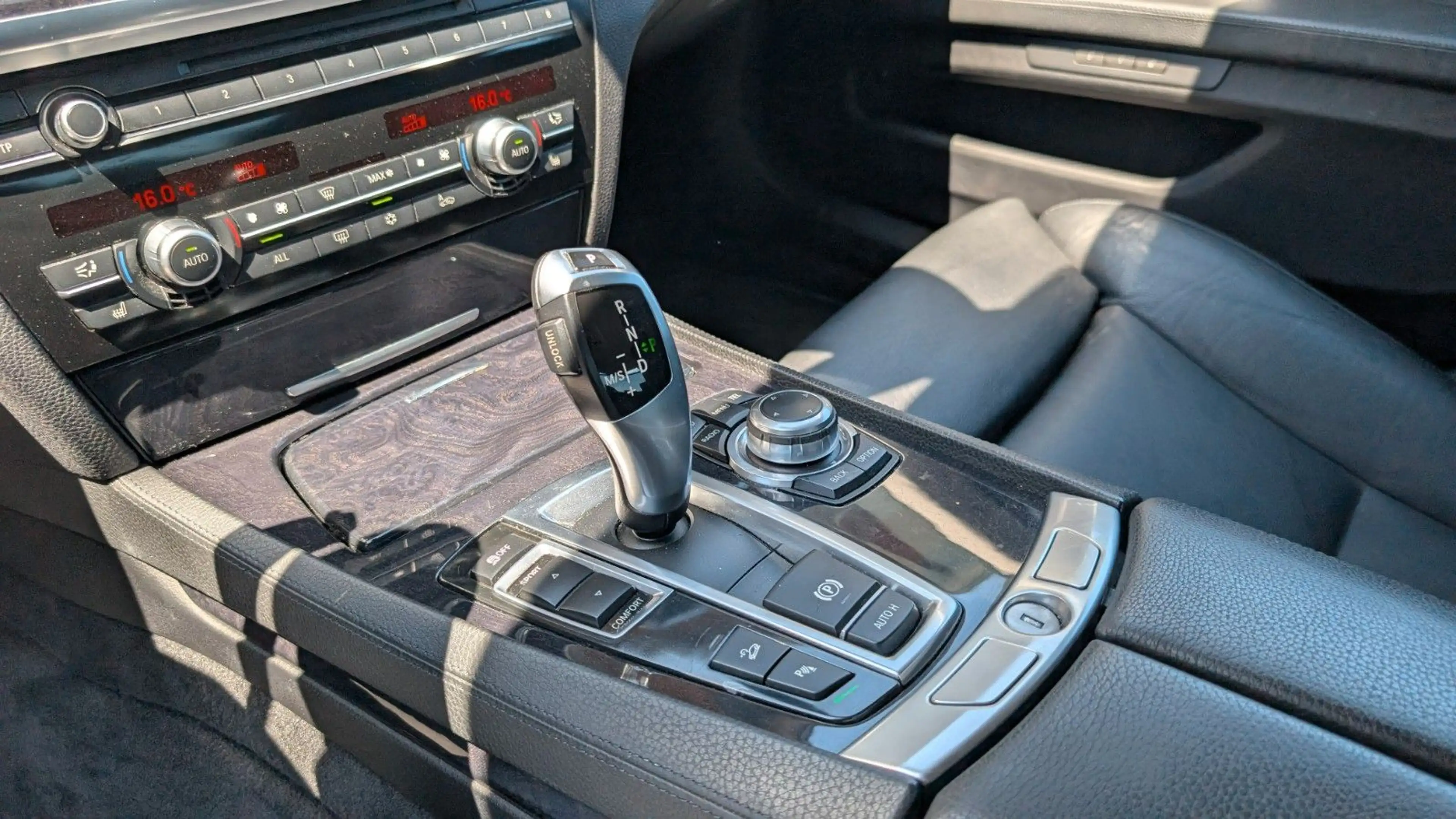 BMW 750 i xDrive Head-Up ACC Soft-Close 4xSHZ Komf-S. — photo 14